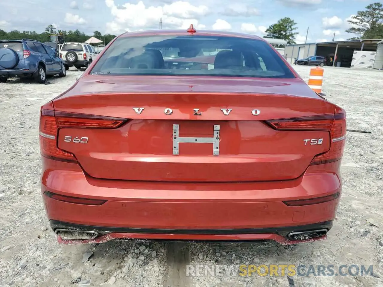 6 Photograph of a damaged car 7JR102FM9KG000519 VOLVO S60 2019