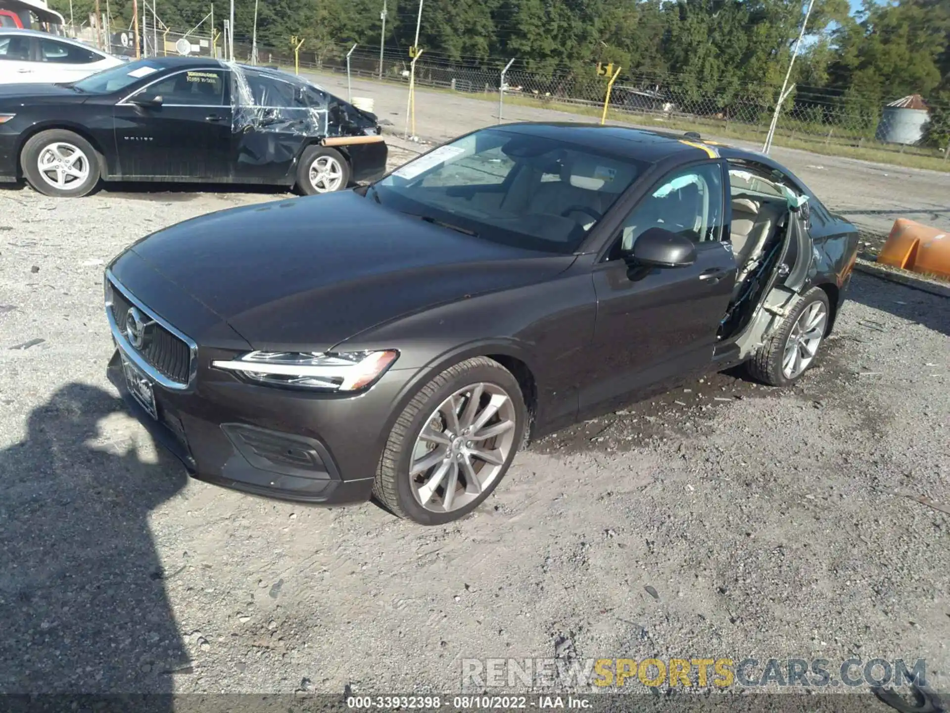 2 Photograph of a damaged car 7JRA22TK1KG004223 VOLVO S60 2019