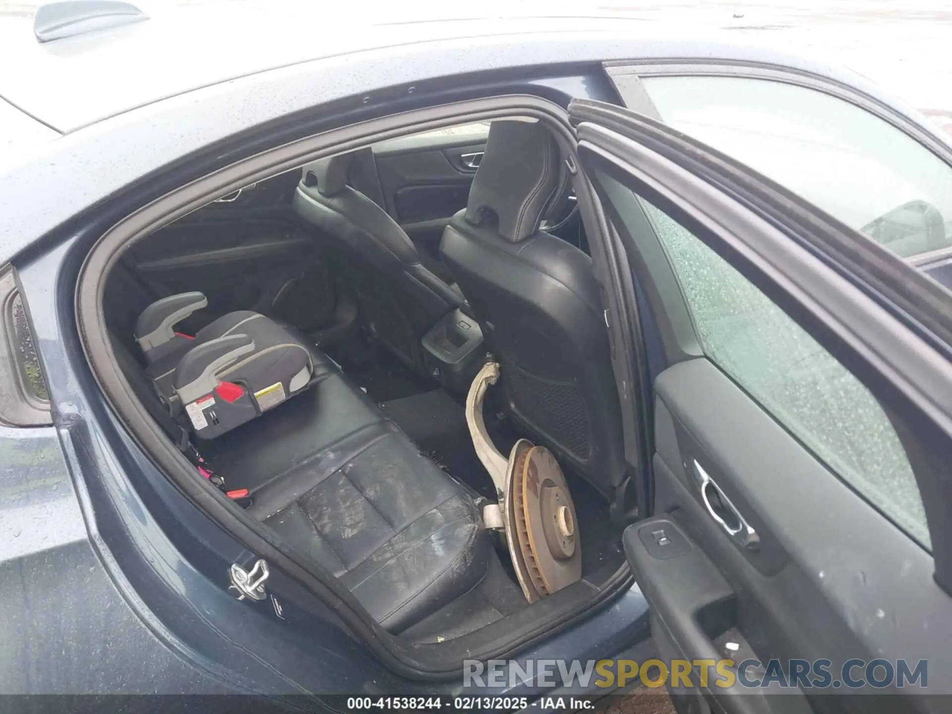 8 Photograph of a damaged car 7JRA22TK1KG014749 VOLVO S60 2019