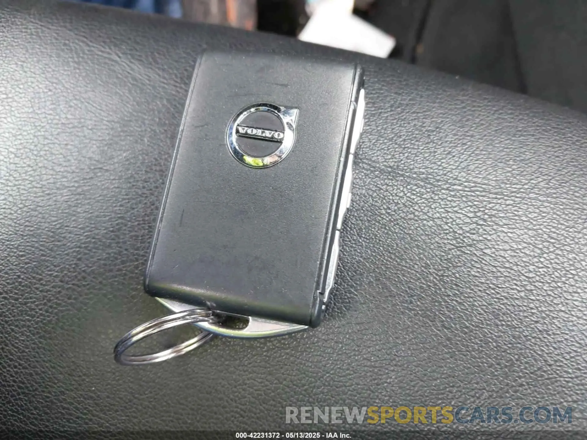 11 Photograph of a damaged car 7JRA22TK1KG018249 VOLVO S60 2019