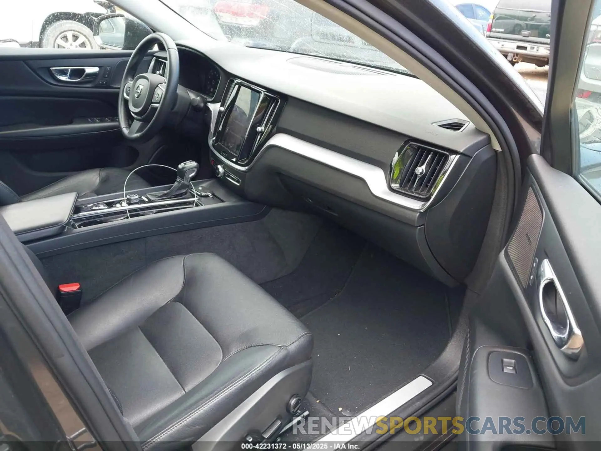 5 Photograph of a damaged car 7JRA22TK1KG018249 VOLVO S60 2019