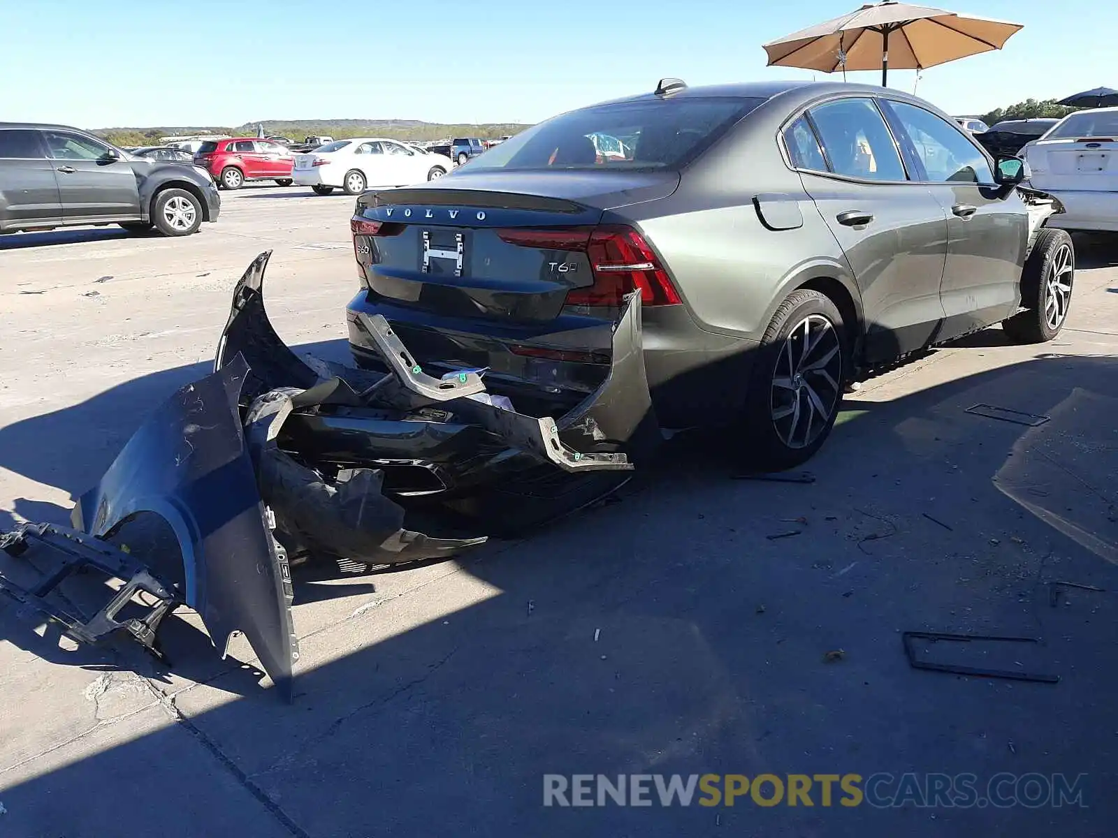 4 Photograph of a damaged car 7JRA22TK1KG018302 VOLVO S60 2019