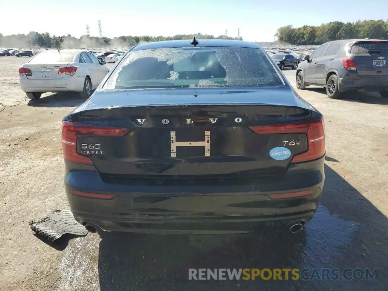 6 Photograph of a damaged car 7JRA22TK2KG013111 VOLVO S60 2019
