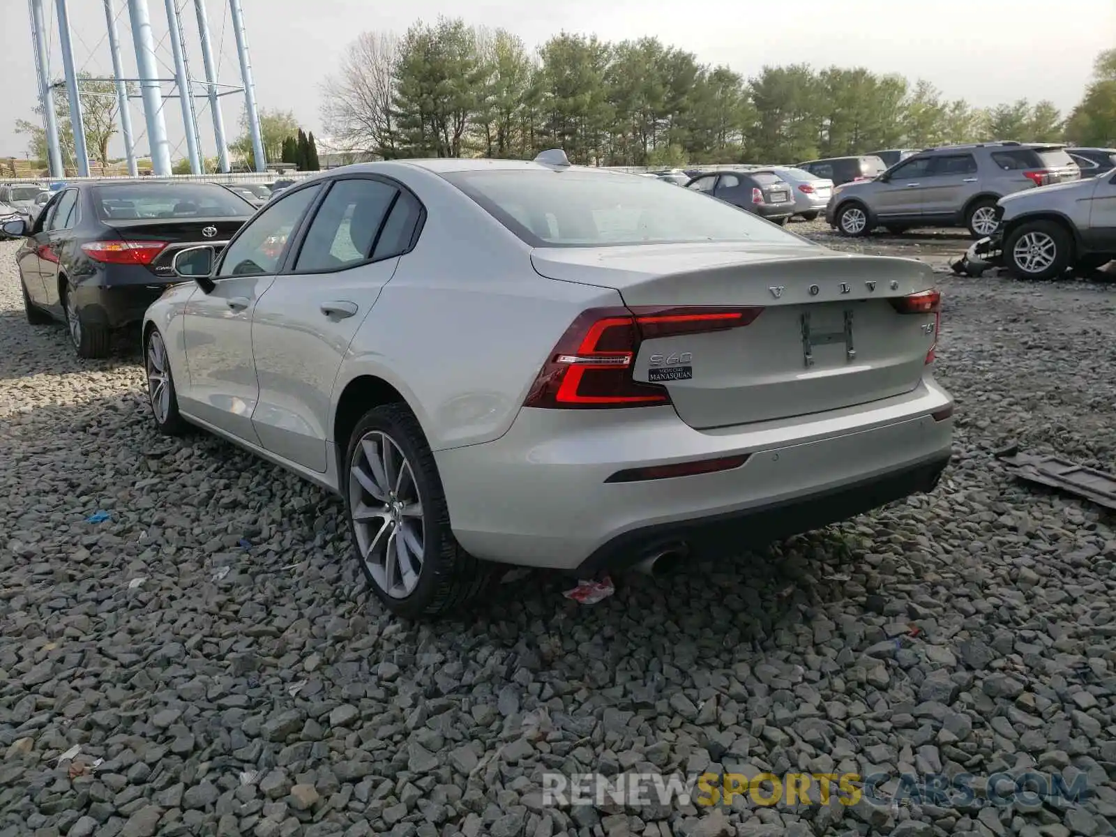 3 Photograph of a damaged car 7JRA22TK2KG014971 VOLVO S60 2019