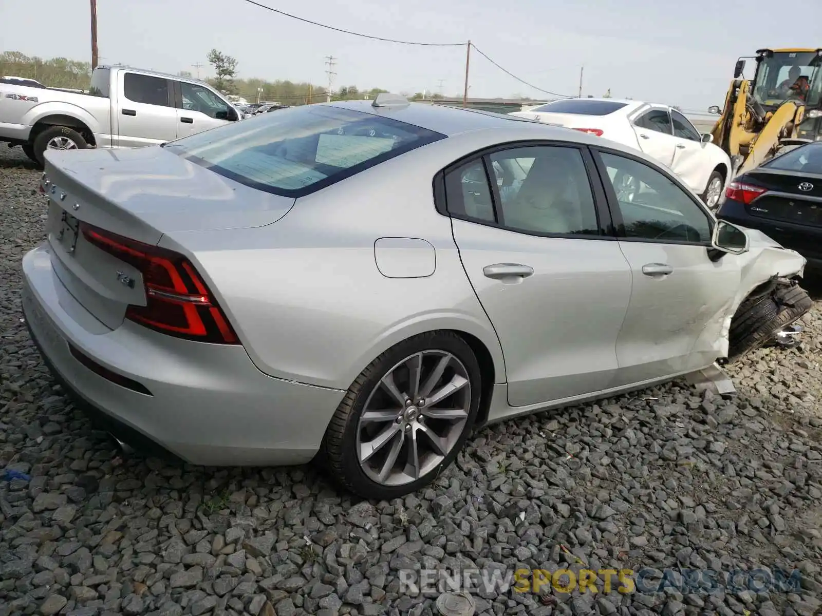 4 Photograph of a damaged car 7JRA22TK2KG014971 VOLVO S60 2019