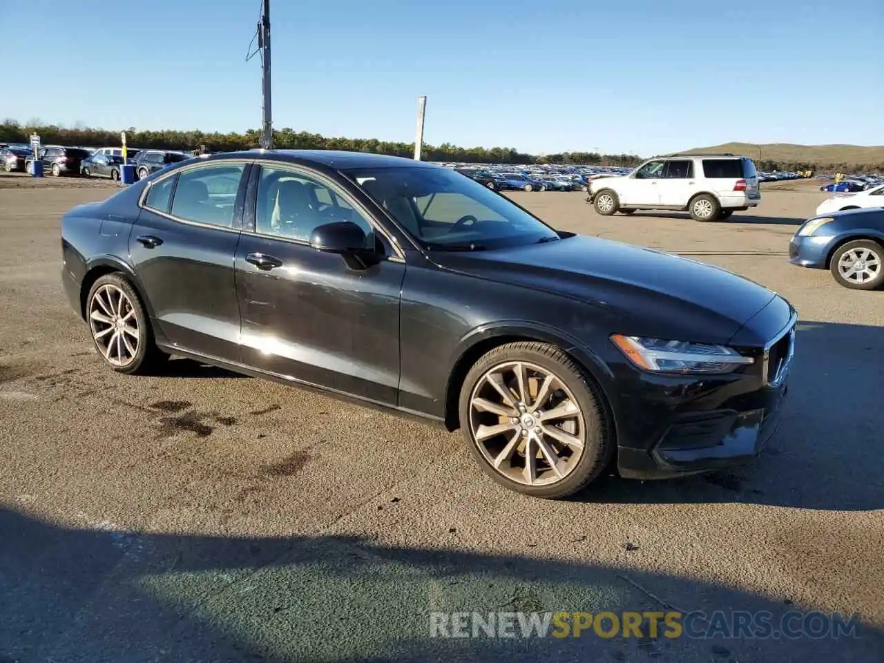 4 Photograph of a damaged car 7JRA22TK2KG017319 VOLVO S60 2019