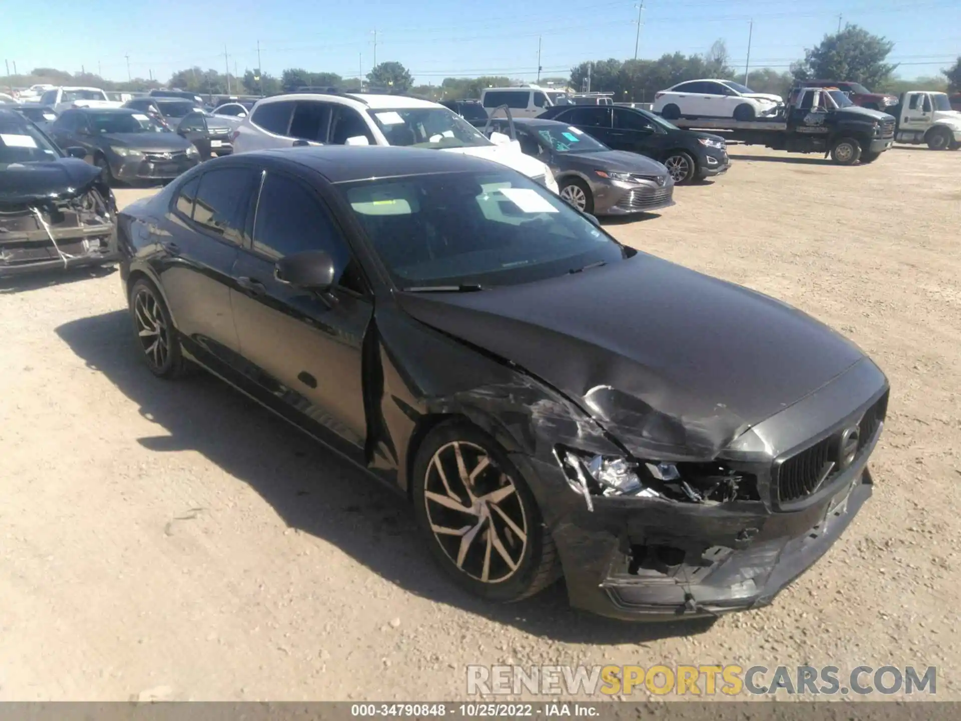 1 Photograph of a damaged car 7JRA22TK2KG018275 VOLVO S60 2019