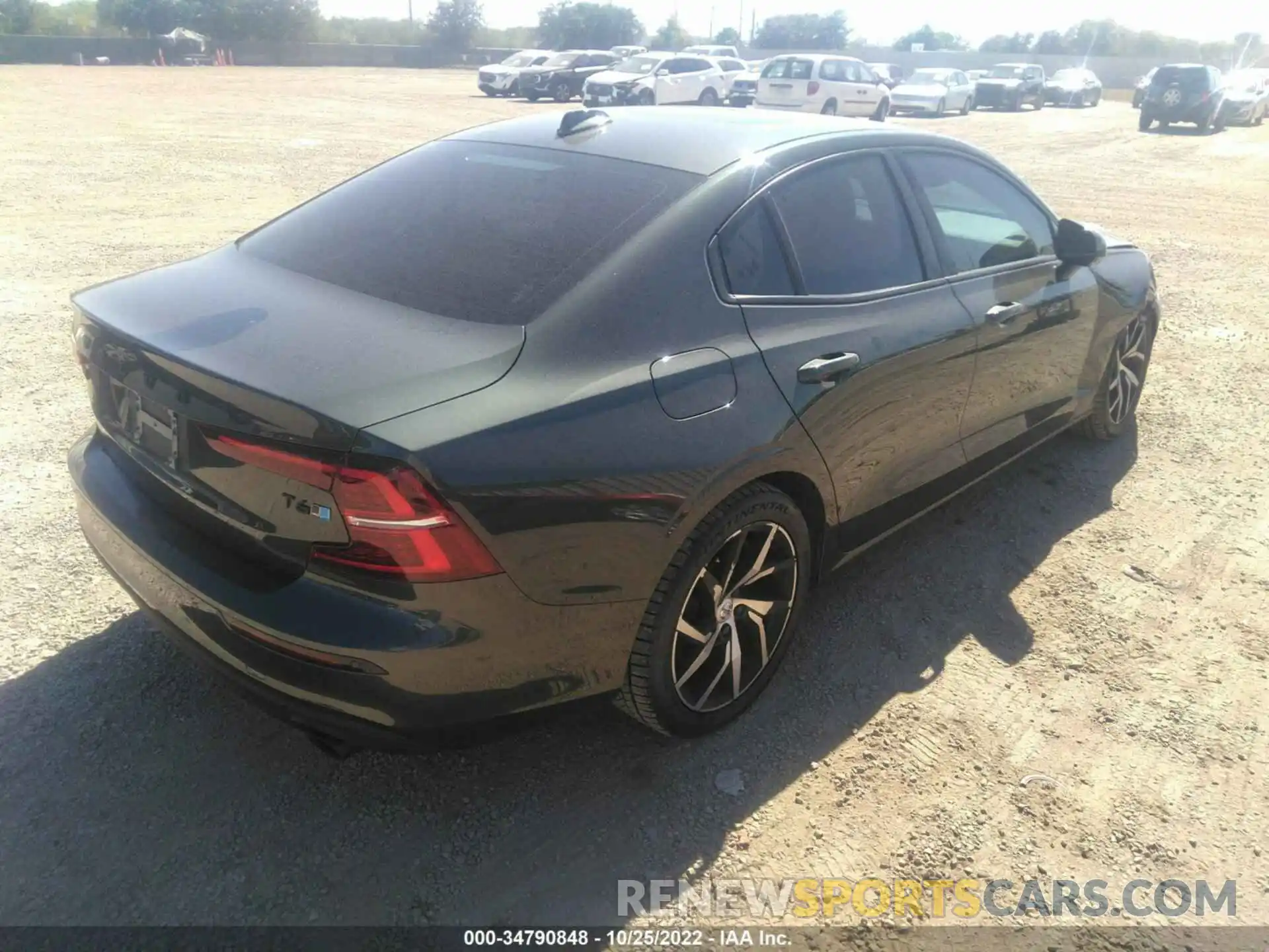 4 Photograph of a damaged car 7JRA22TK2KG018275 VOLVO S60 2019