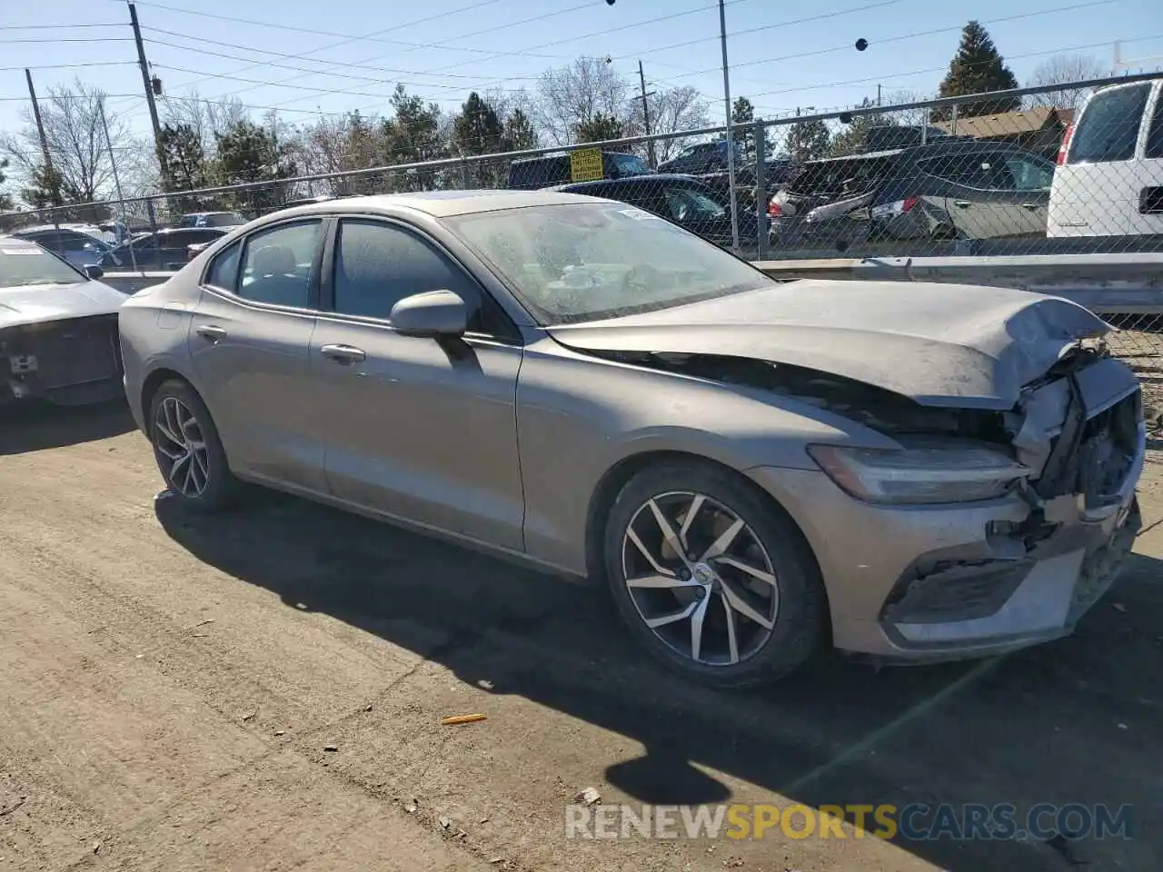 4 Photograph of a damaged car 7JRA22TK3KG000917 VOLVO S60 2019