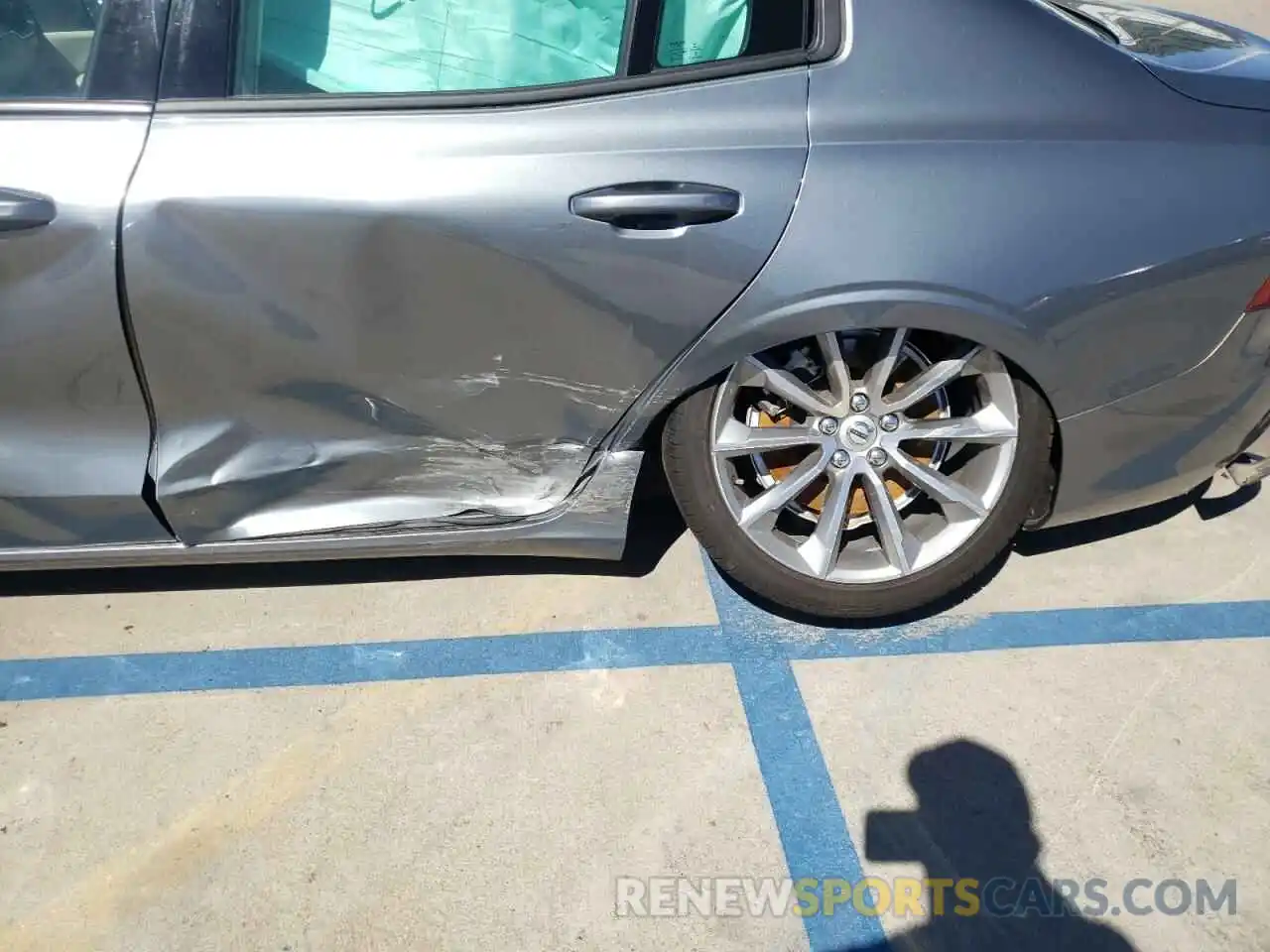 9 Photograph of a damaged car 7JRA22TK3KG002473 VOLVO S60 2019