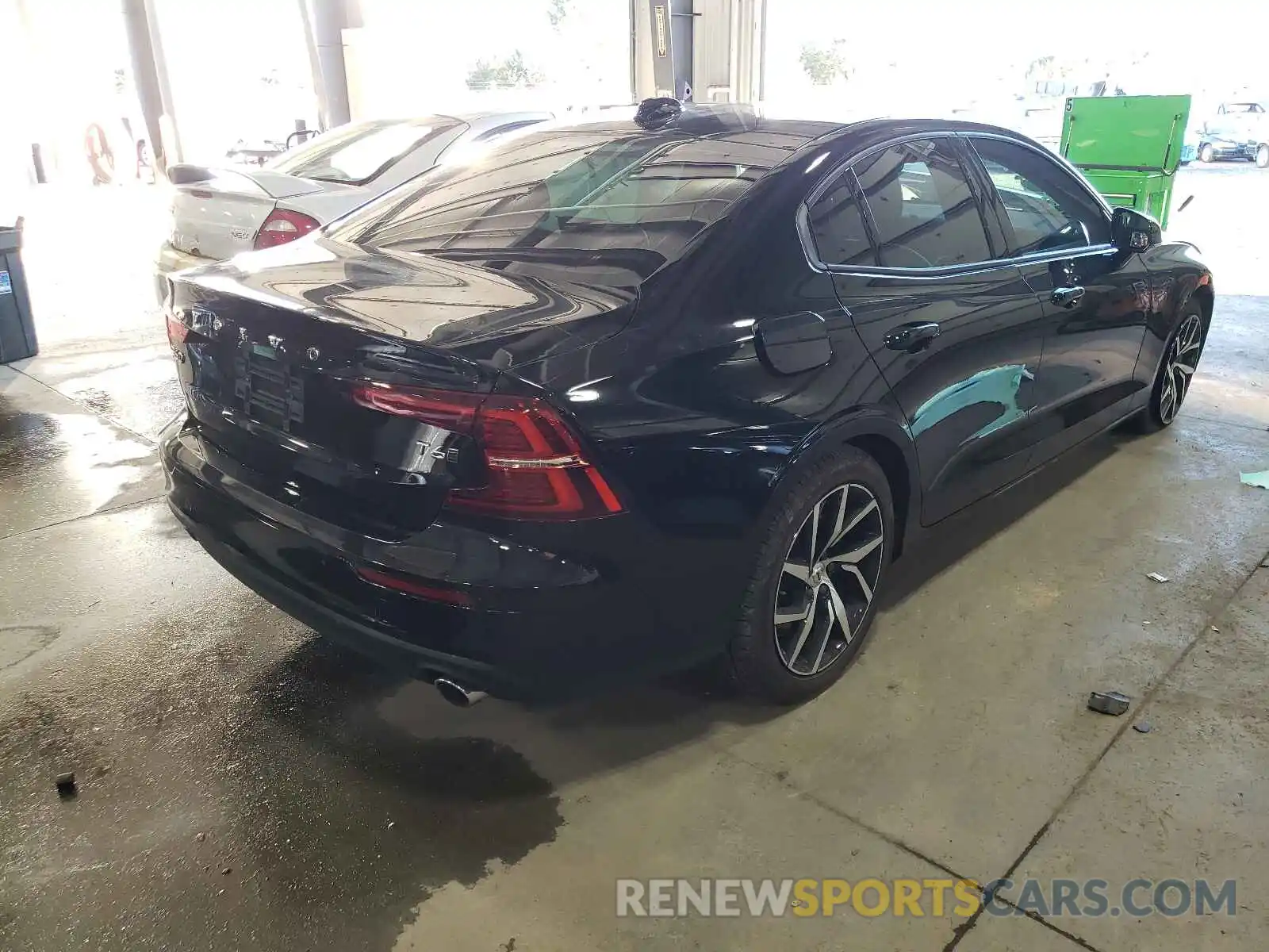 4 Photograph of a damaged car 7JRA22TK4KG018228 VOLVO S60 2019