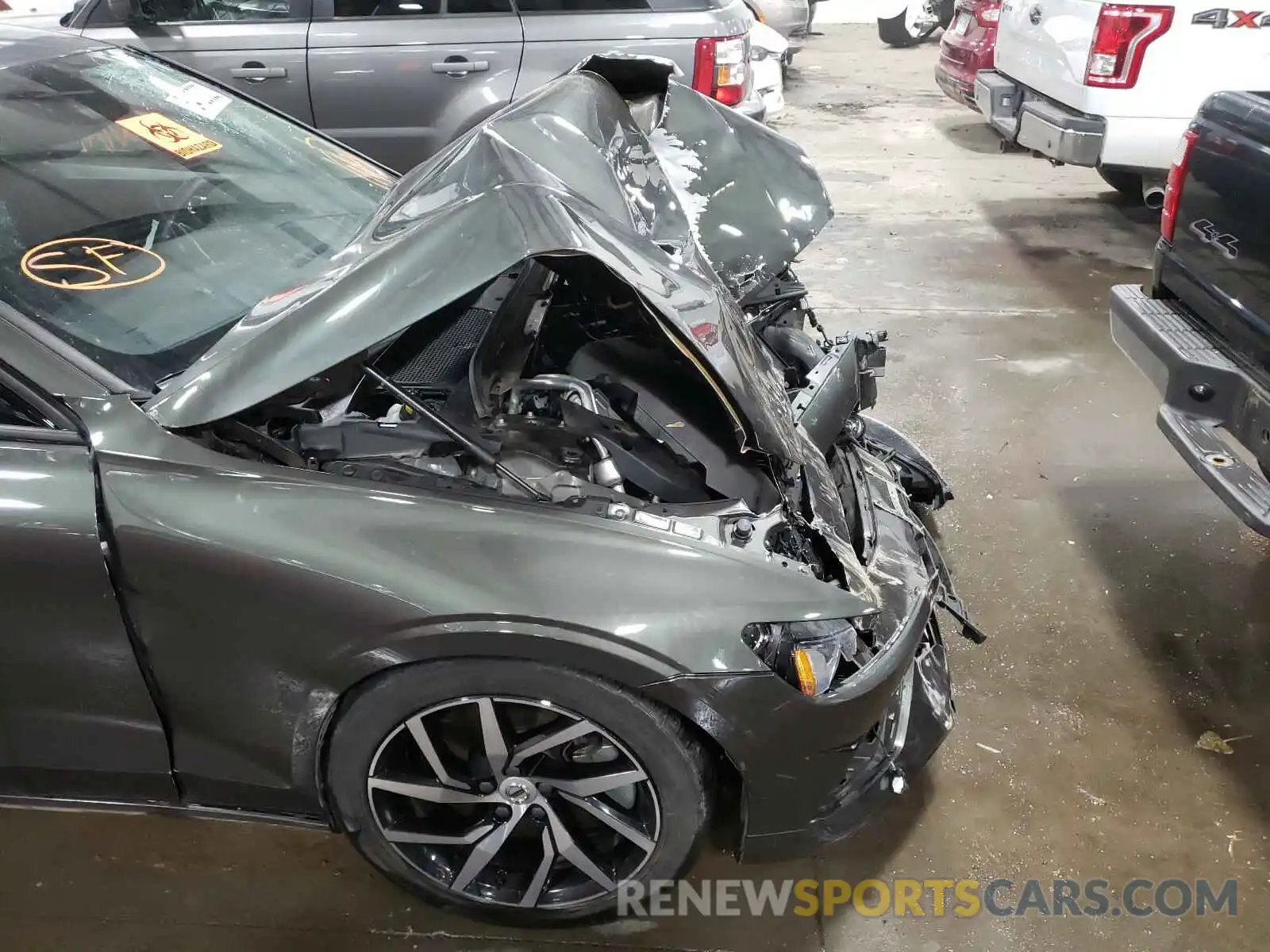 9 Photograph of a damaged car 7JRA22TK5KG011692 VOLVO S60 2019