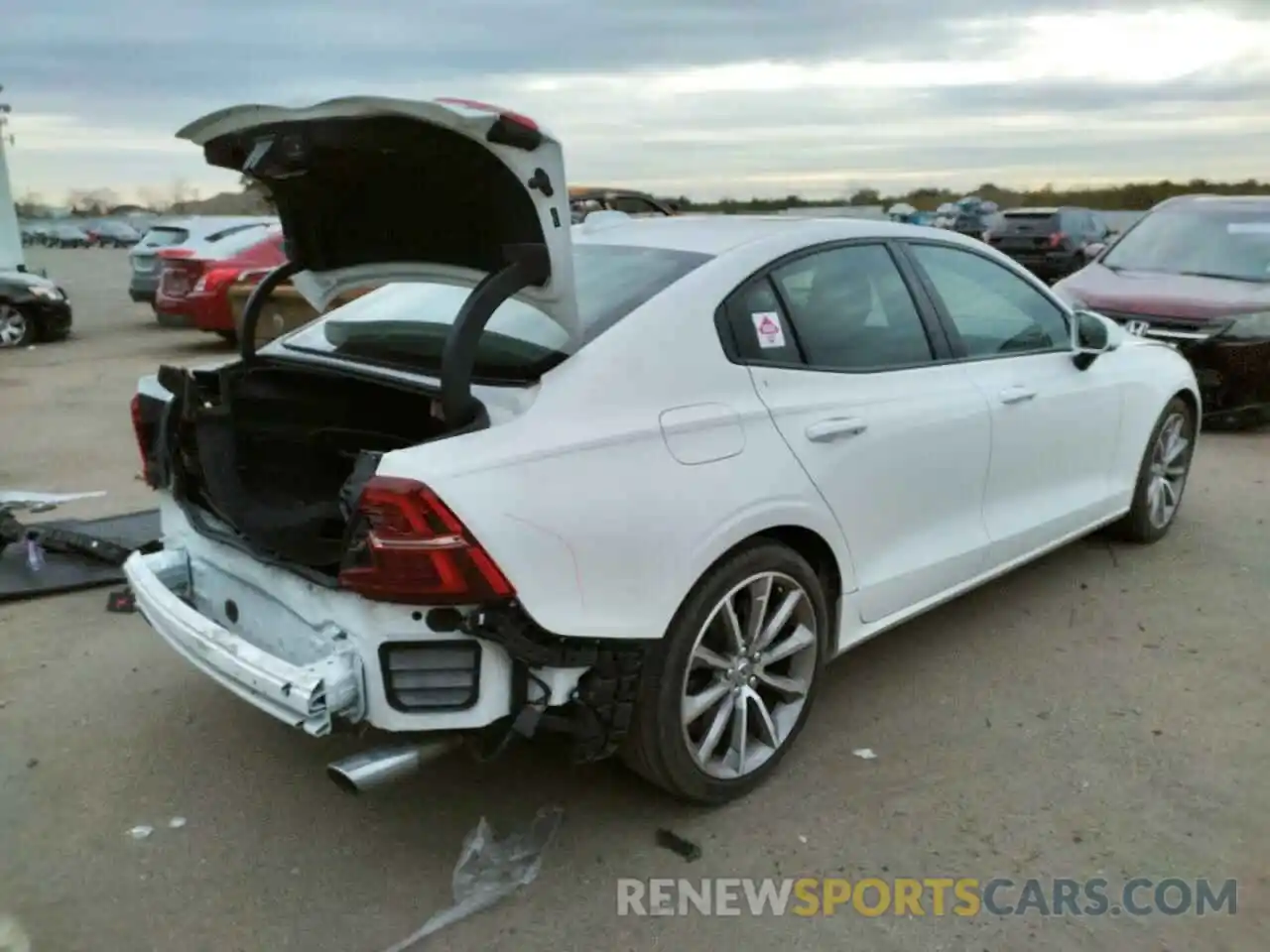 4 Photograph of a damaged car 7JRA22TK5KG012423 VOLVO S60 2019