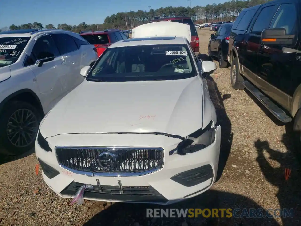 7 Photograph of a damaged car 7JRA22TK5KG012423 VOLVO S60 2019