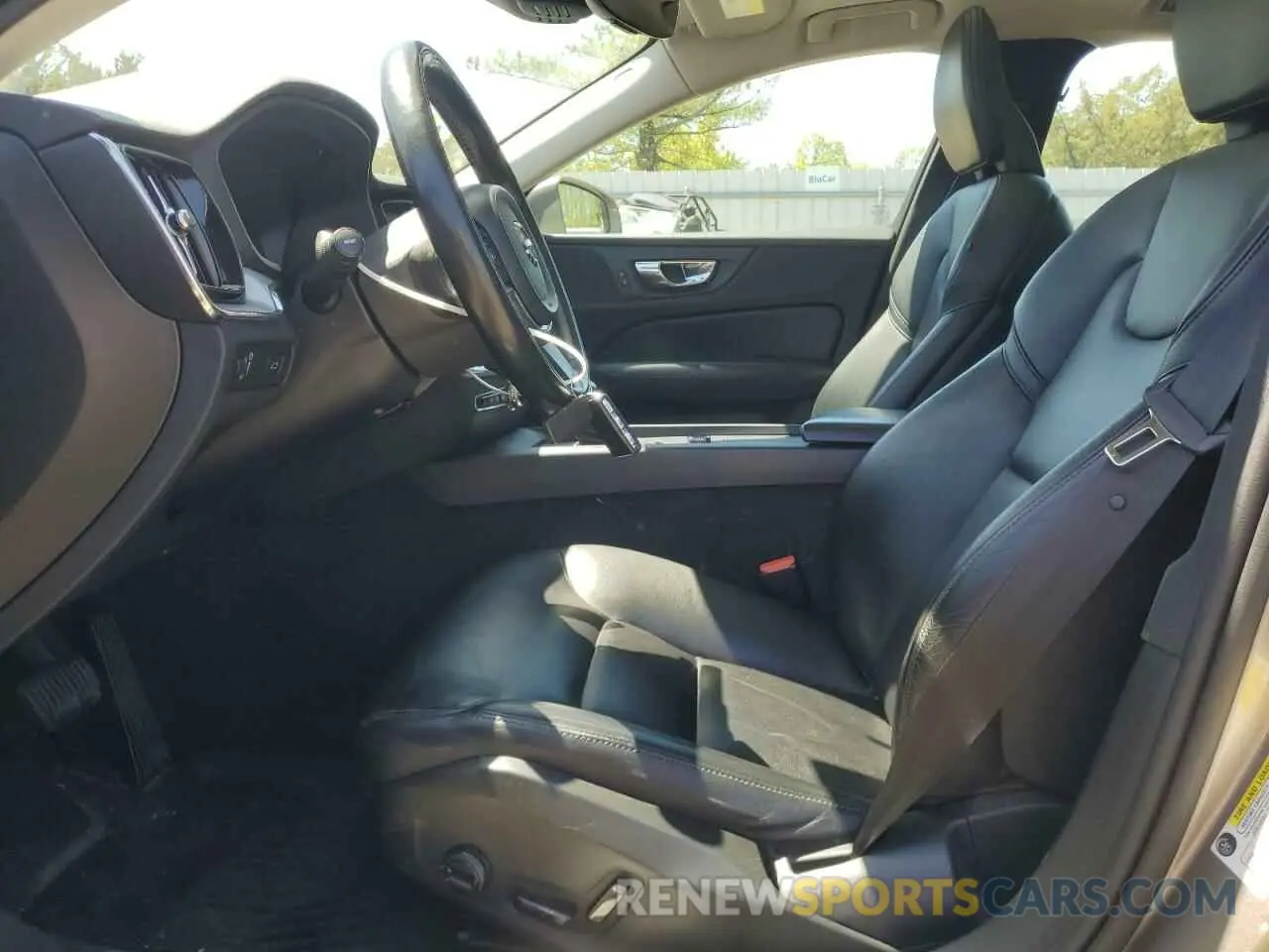 7 Photograph of a damaged car 7JRA22TK6KG002919 VOLVO S60 2019
