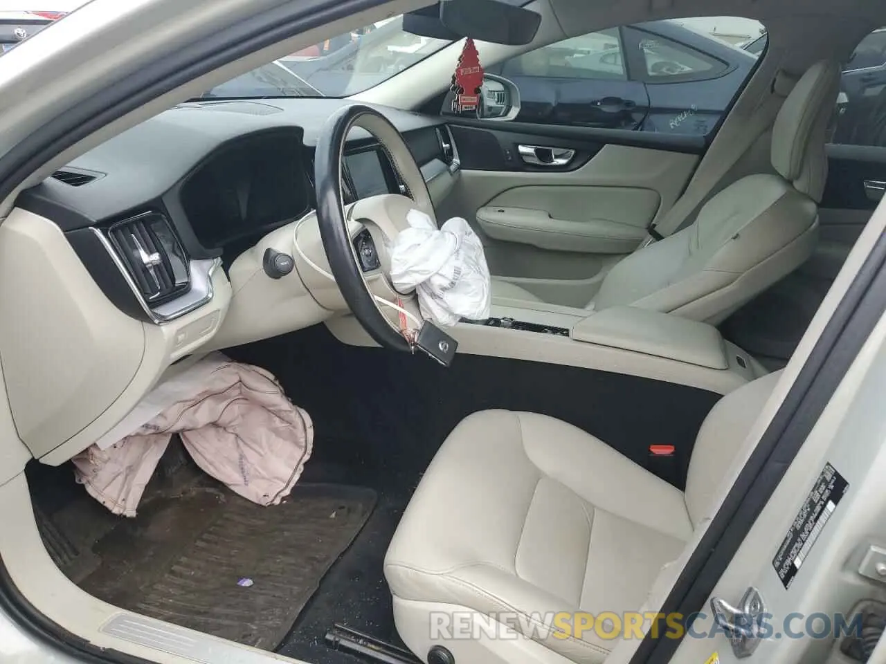 7 Photograph of a damaged car 7JRA22TK6KG003407 VOLVO S60 2019