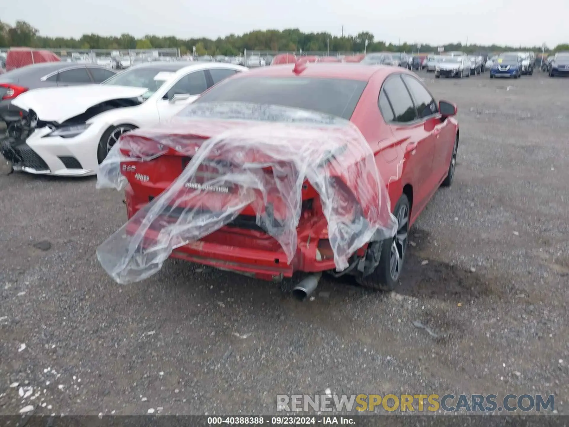 16 Photograph of a damaged car 7JRA22TK6KG010020 VOLVO S60 2019