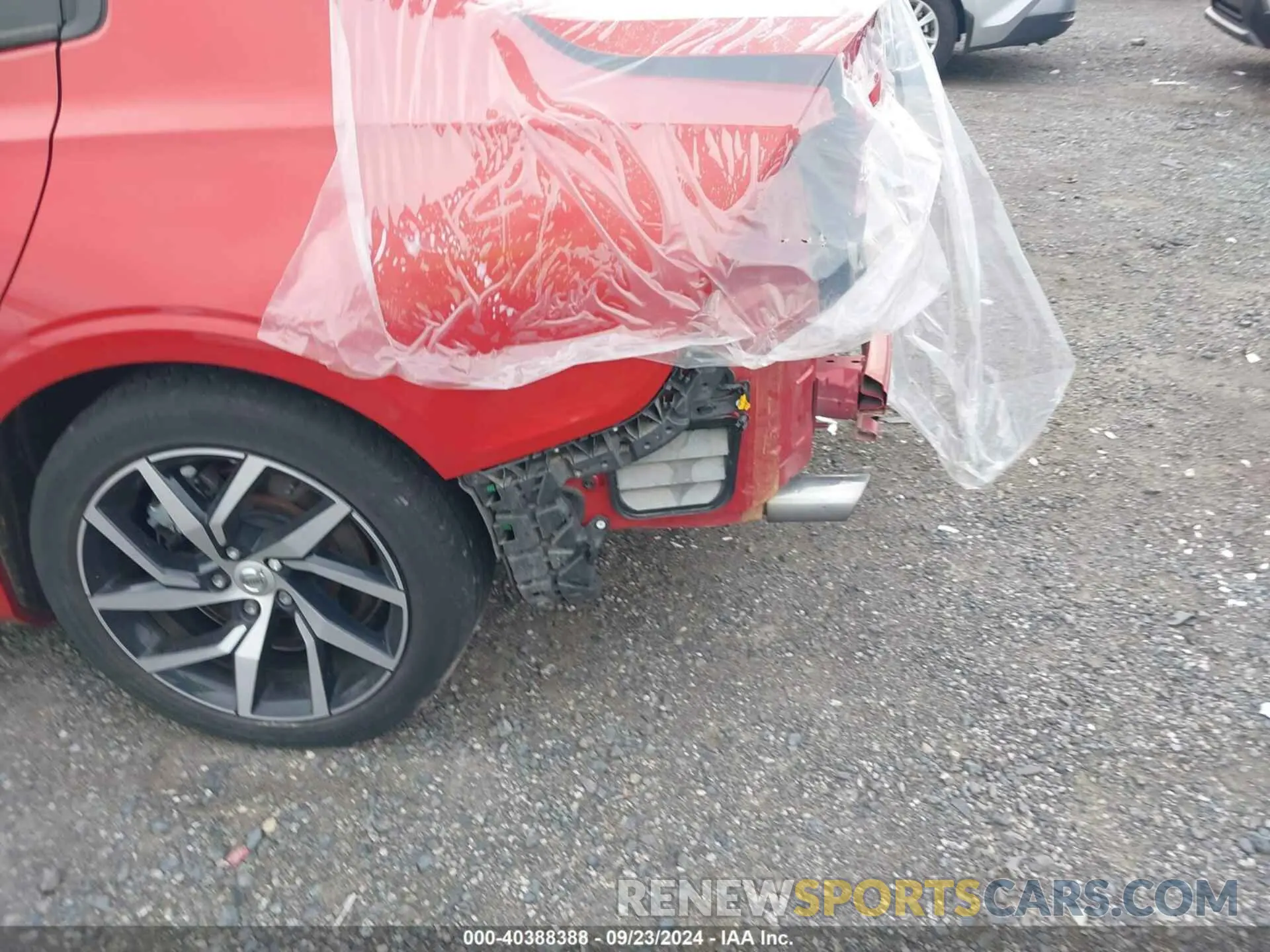 6 Photograph of a damaged car 7JRA22TK6KG010020 VOLVO S60 2019