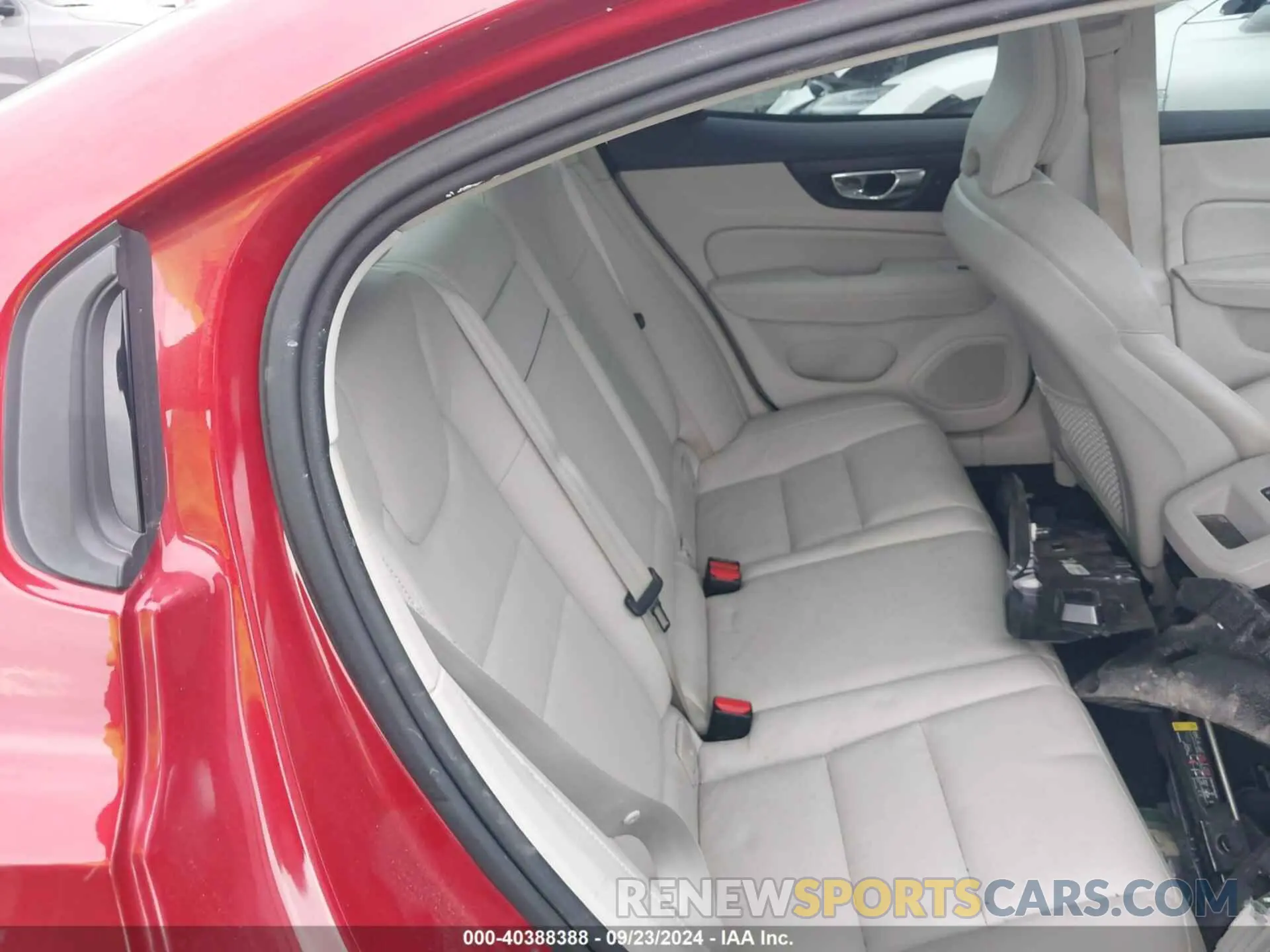 8 Photograph of a damaged car 7JRA22TK6KG010020 VOLVO S60 2019