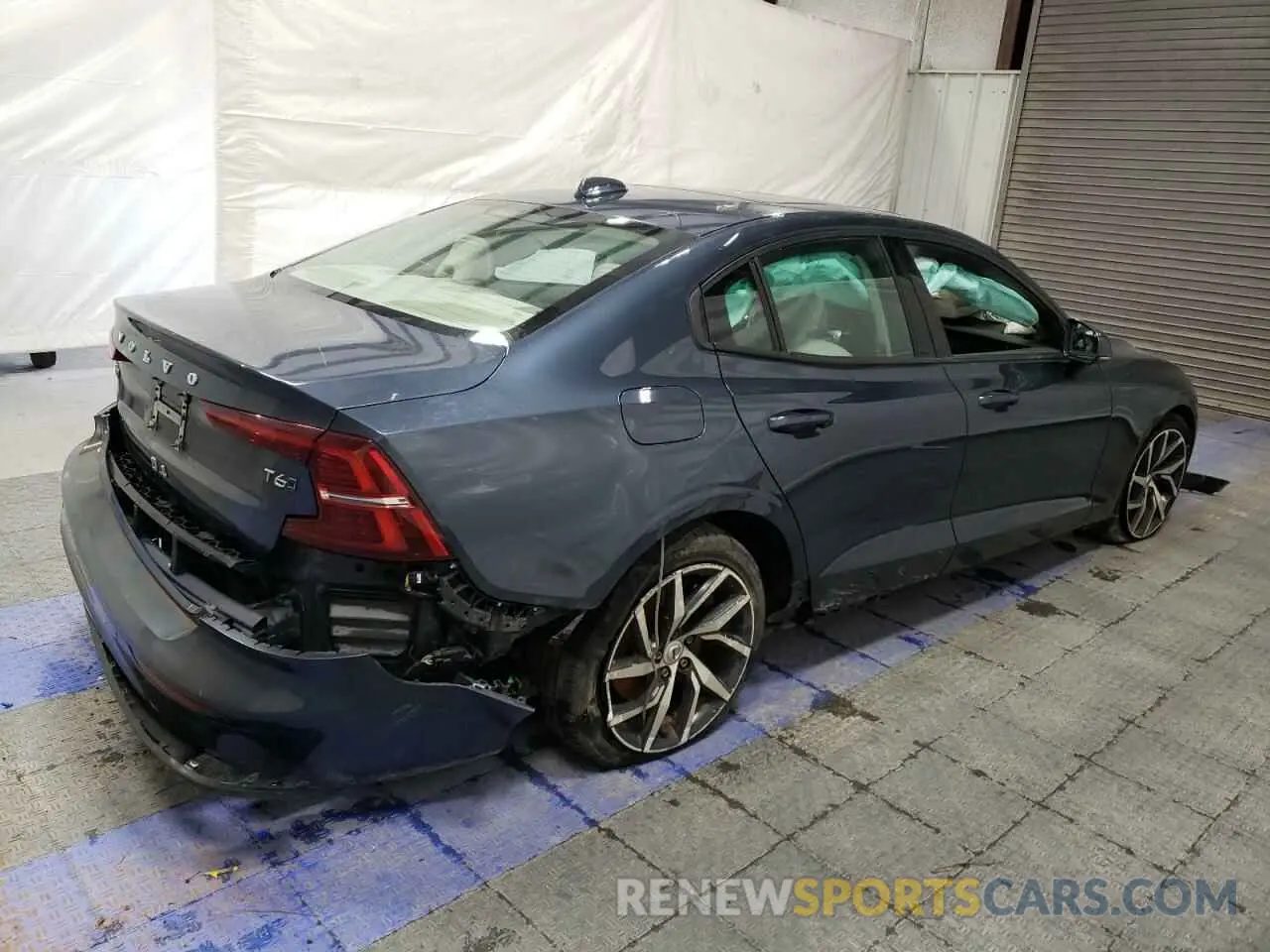 3 Photograph of a damaged car 7JRA22TK6KG015668 VOLVO S60 2019