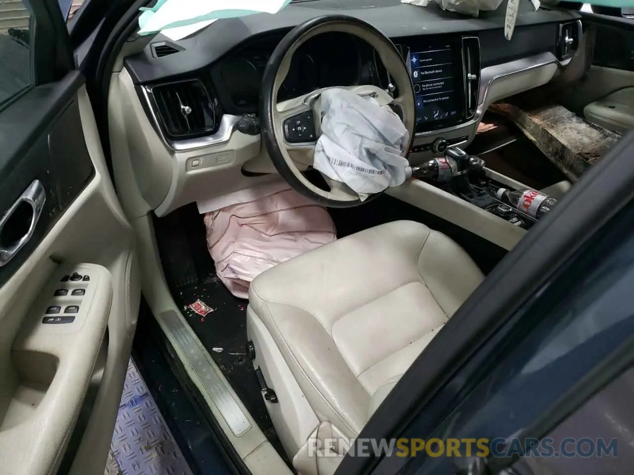 8 Photograph of a damaged car 7JRA22TK6KG015668 VOLVO S60 2019