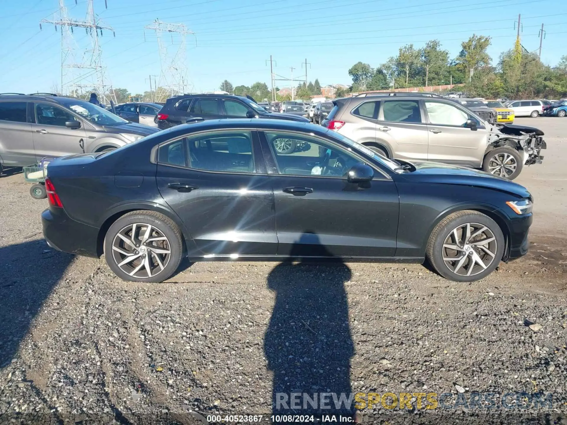 13 Photograph of a damaged car 7JRA22TK6KG016500 VOLVO S60 2019