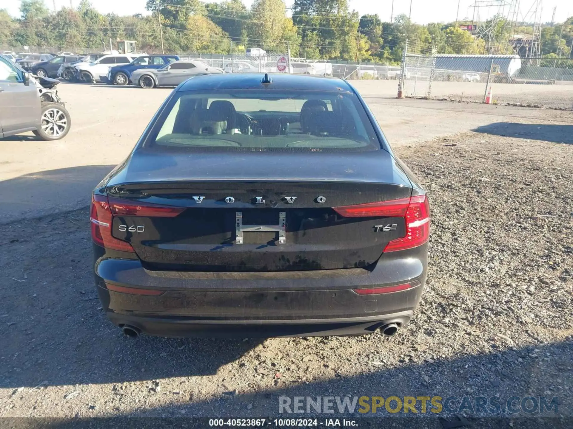 16 Photograph of a damaged car 7JRA22TK6KG016500 VOLVO S60 2019