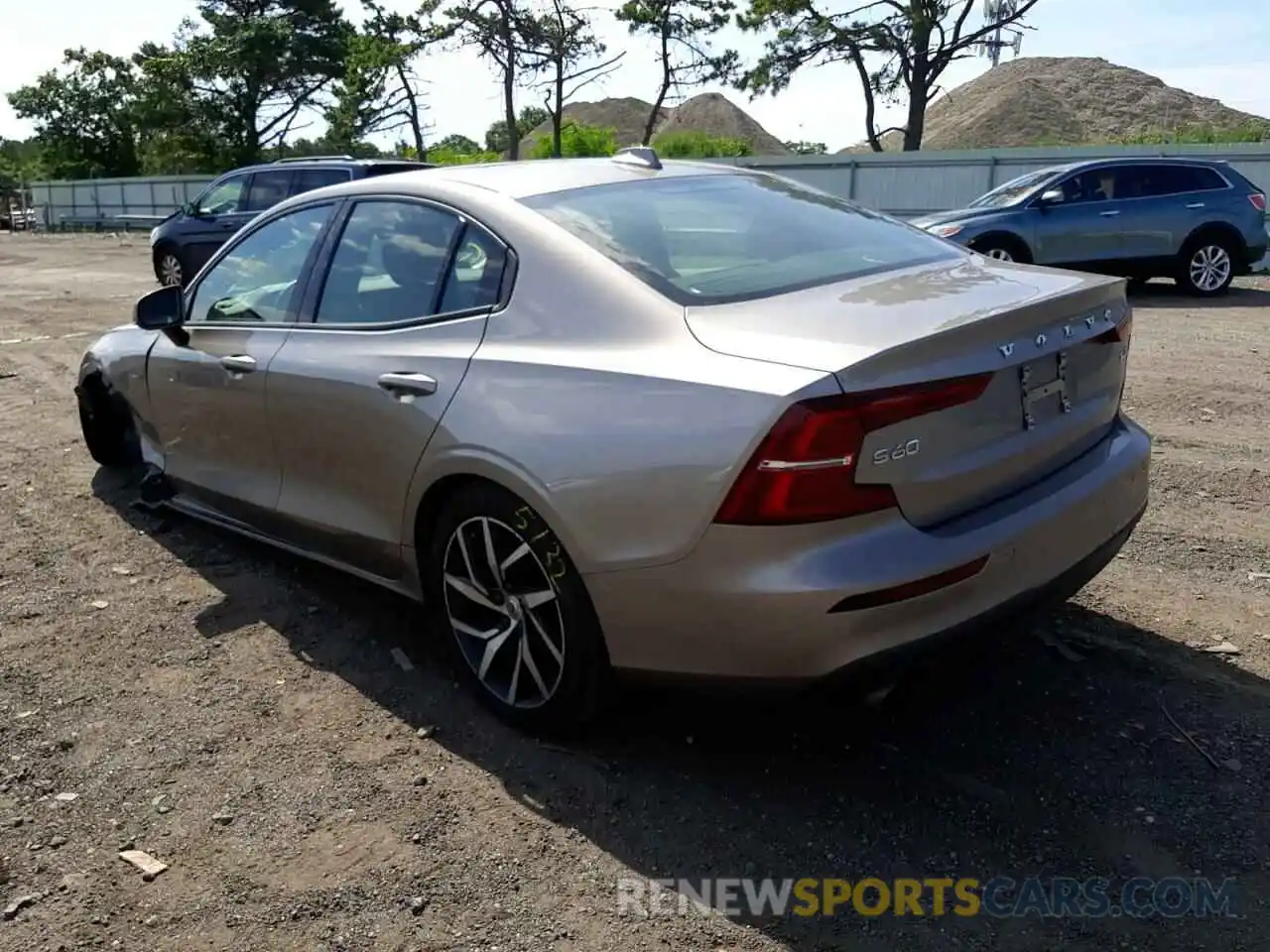 3 Photograph of a damaged car 7JRA22TK7KG013220 VOLVO S60 2019