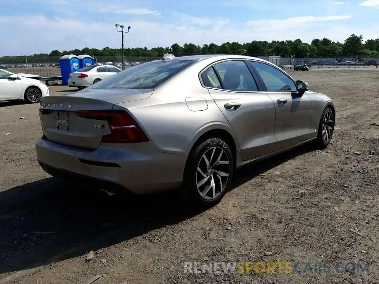 4 Photograph of a damaged car 7JRA22TK7KG013220 VOLVO S60 2019