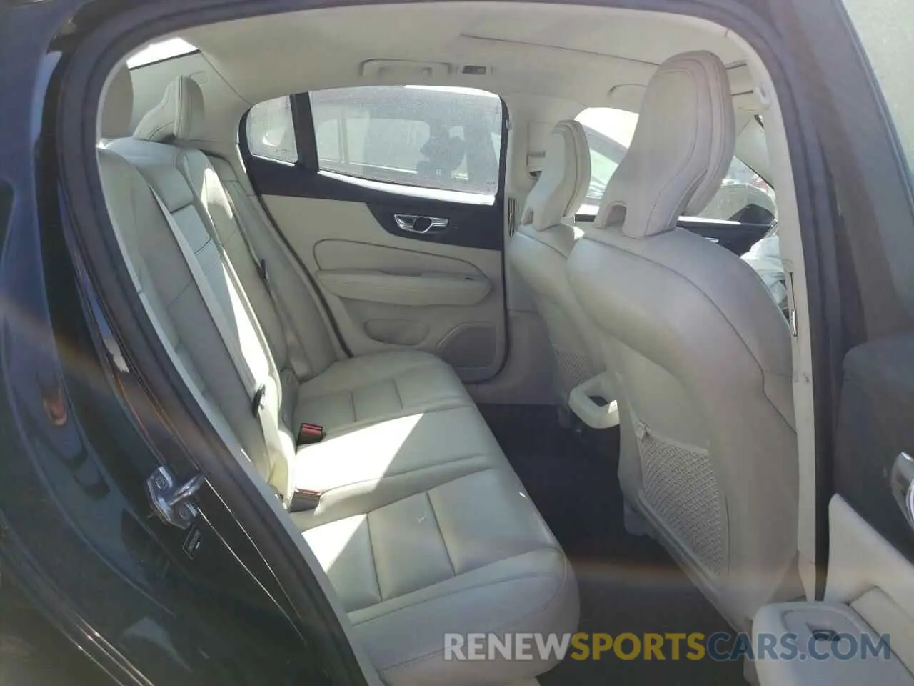 10 Photograph of a damaged car 7JRA22TK7KG013959 VOLVO S60 2019