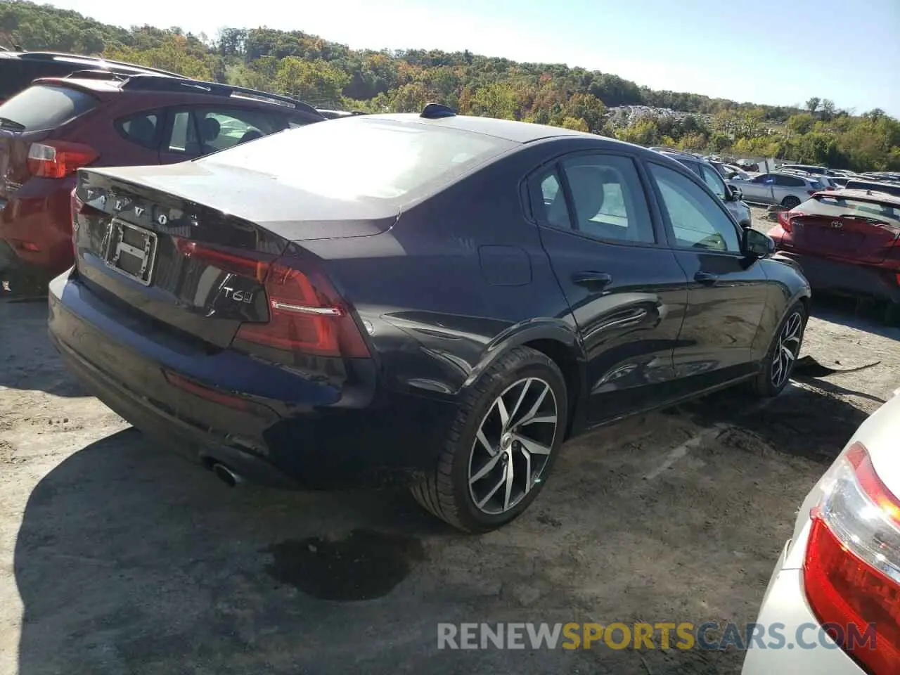 3 Photograph of a damaged car 7JRA22TK7KG013959 VOLVO S60 2019
