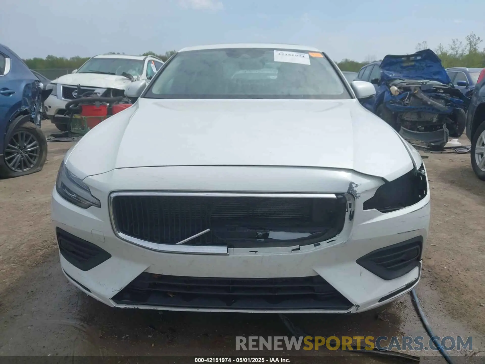 13 Photograph of a damaged car 7JRA22TK7KG017283 VOLVO S60 2019