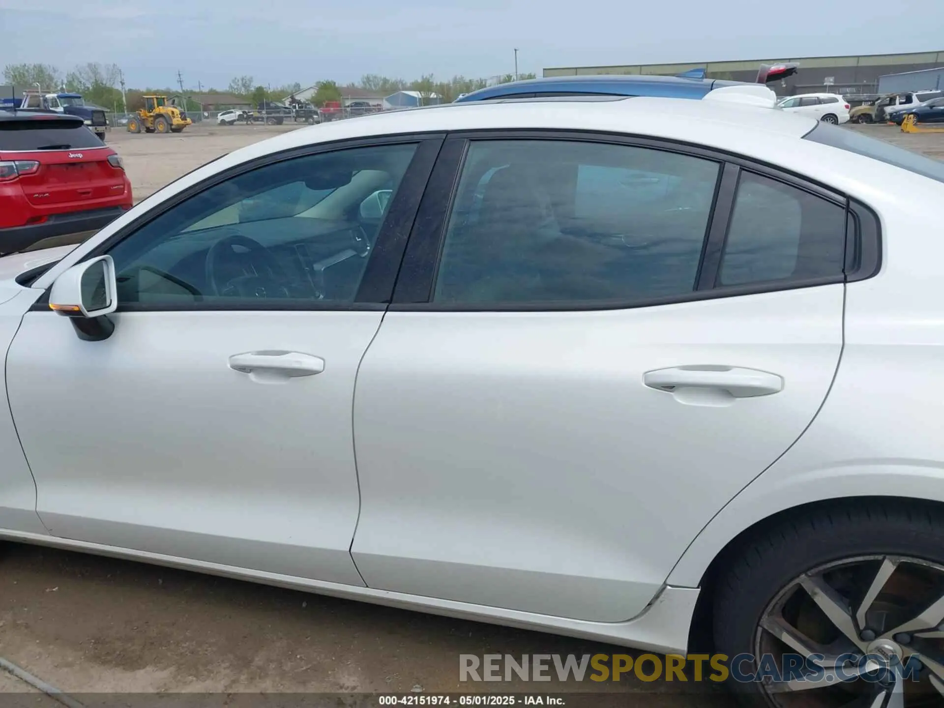 15 Photograph of a damaged car 7JRA22TK7KG017283 VOLVO S60 2019