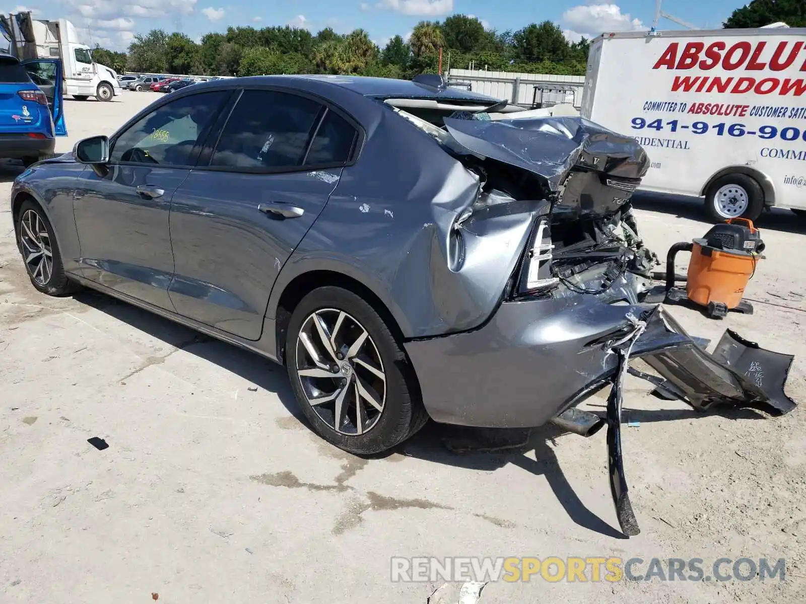 3 Photograph of a damaged car 7JRA22TK8KG001660 VOLVO S60 2019