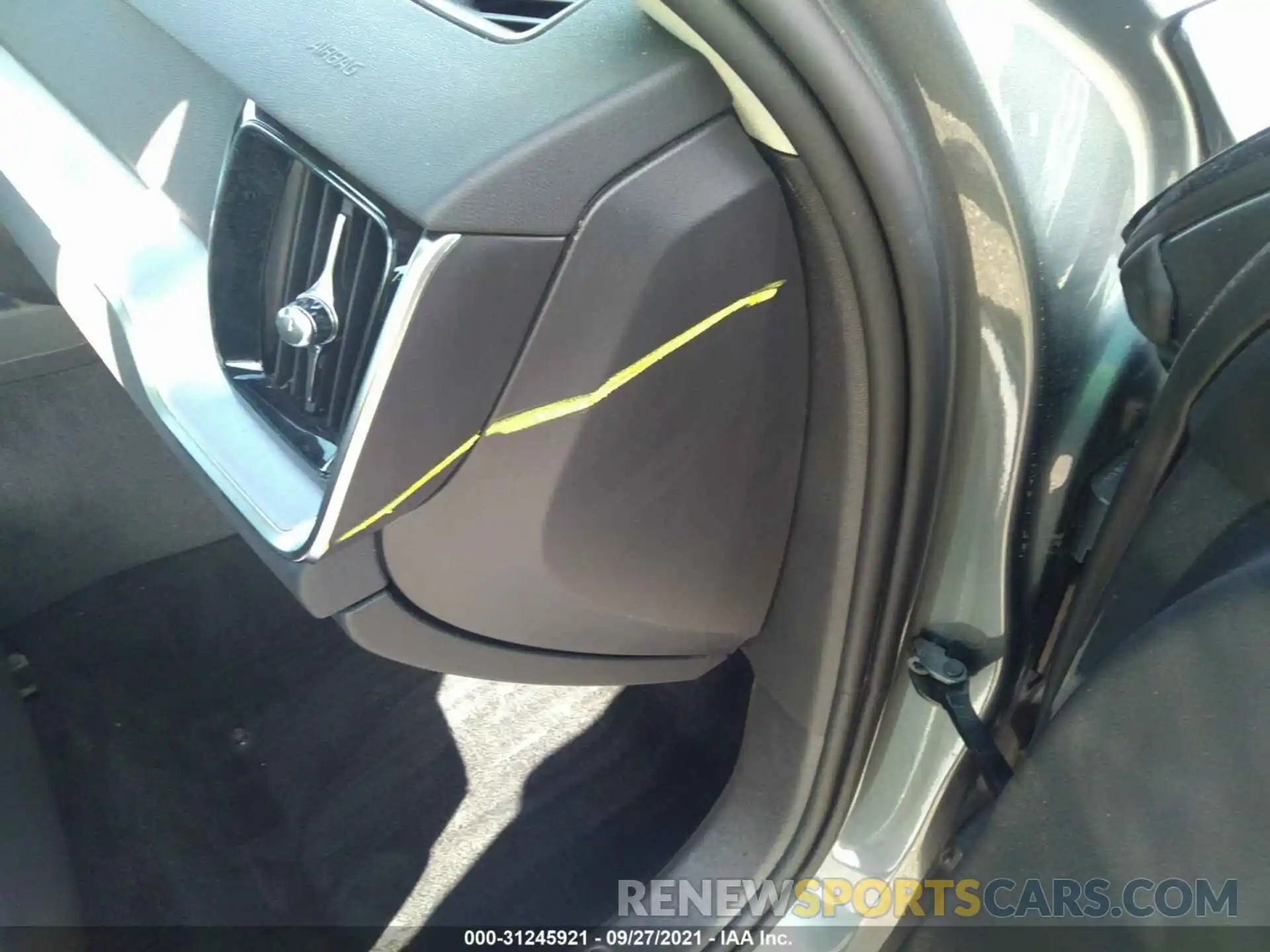 6 Photograph of a damaged car 7JRA22TK8KG009886 VOLVO S60 2019