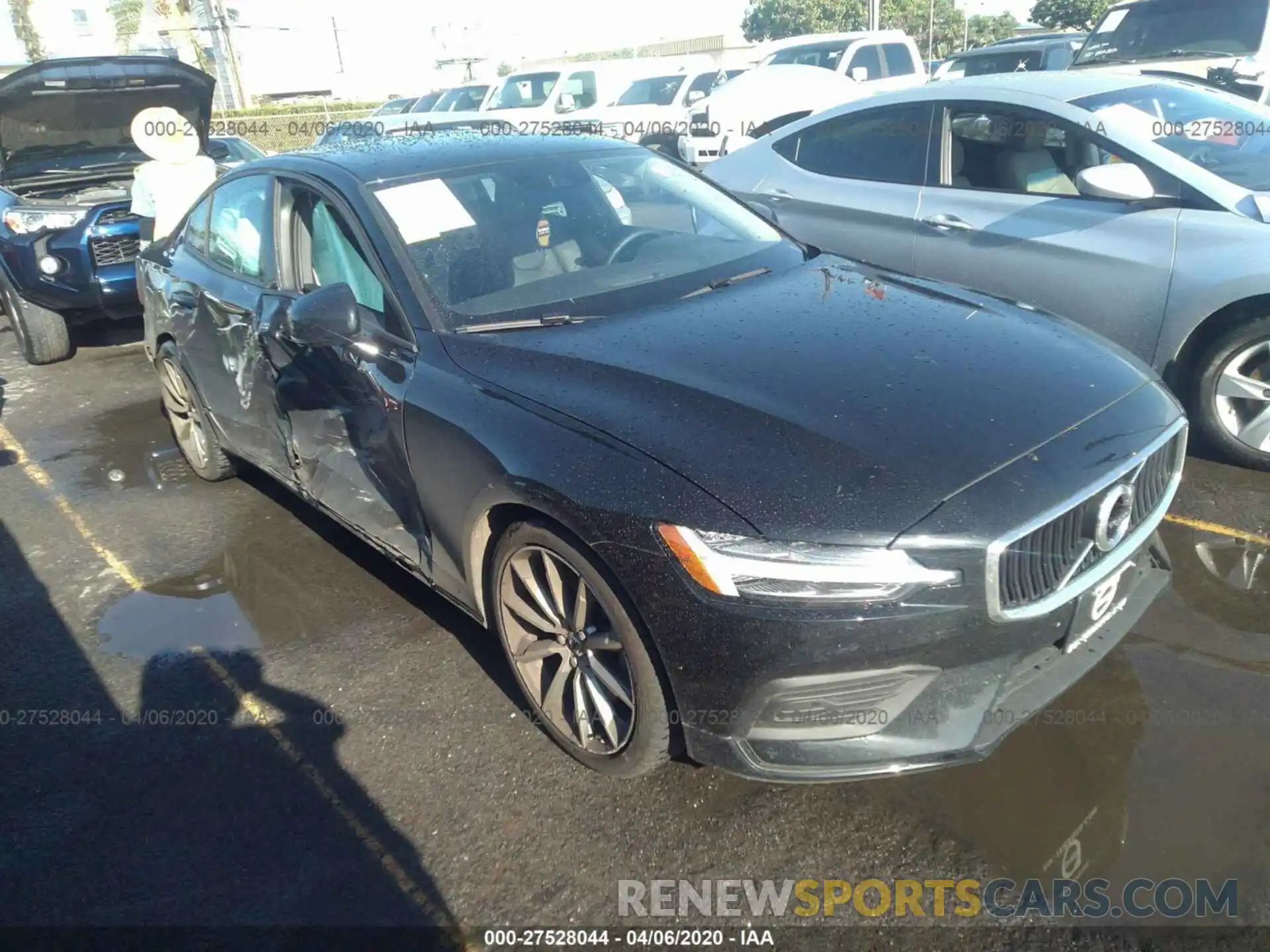 1 Photograph of a damaged car 7JRA22TK8KG013274 VOLVO S60 2019