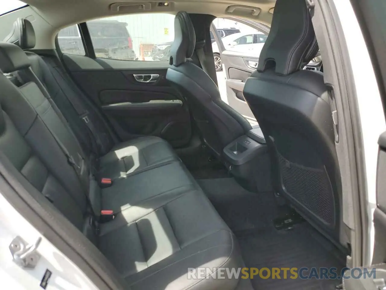 10 Photograph of a damaged car 7JRA22TK8KG013372 VOLVO S60 2019