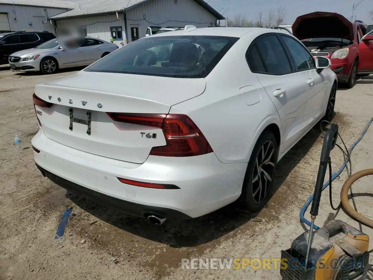 3 Photograph of a damaged car 7JRA22TK8KG013372 VOLVO S60 2019