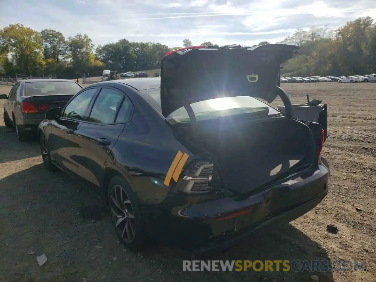 3 Photograph of a damaged car 7JRA22TK8KG014019 VOLVO S60 2019