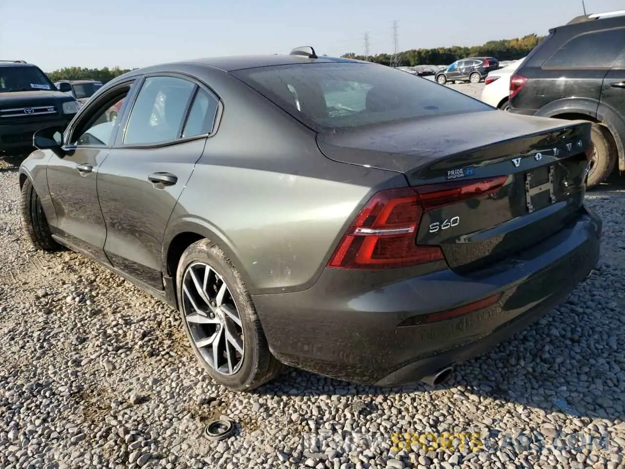 3 Photograph of a damaged car 7JRA22TK9KG008911 VOLVO S60 2019