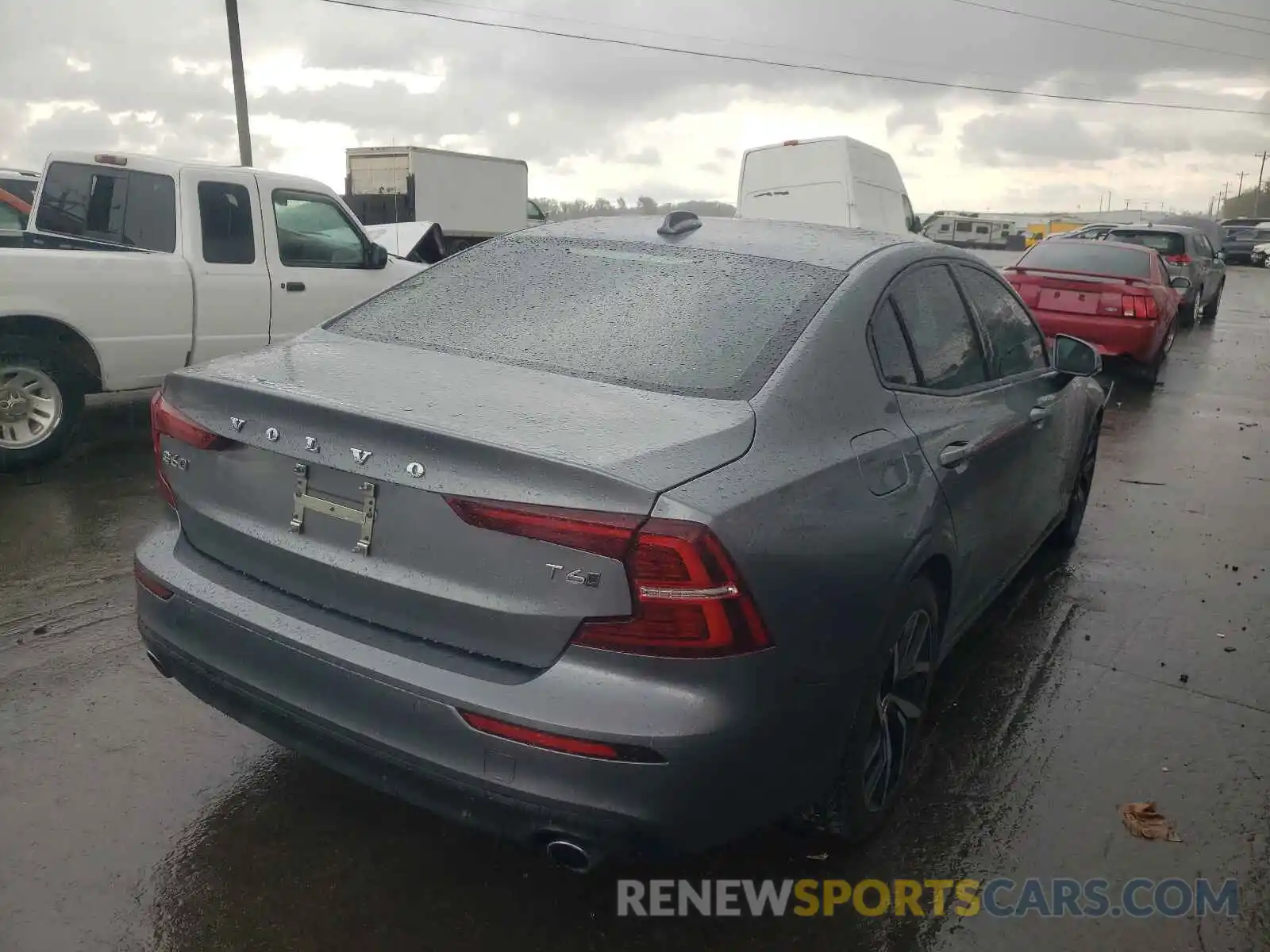 4 Photograph of a damaged car 7JRA22TK9KG010495 VOLVO S60 2019