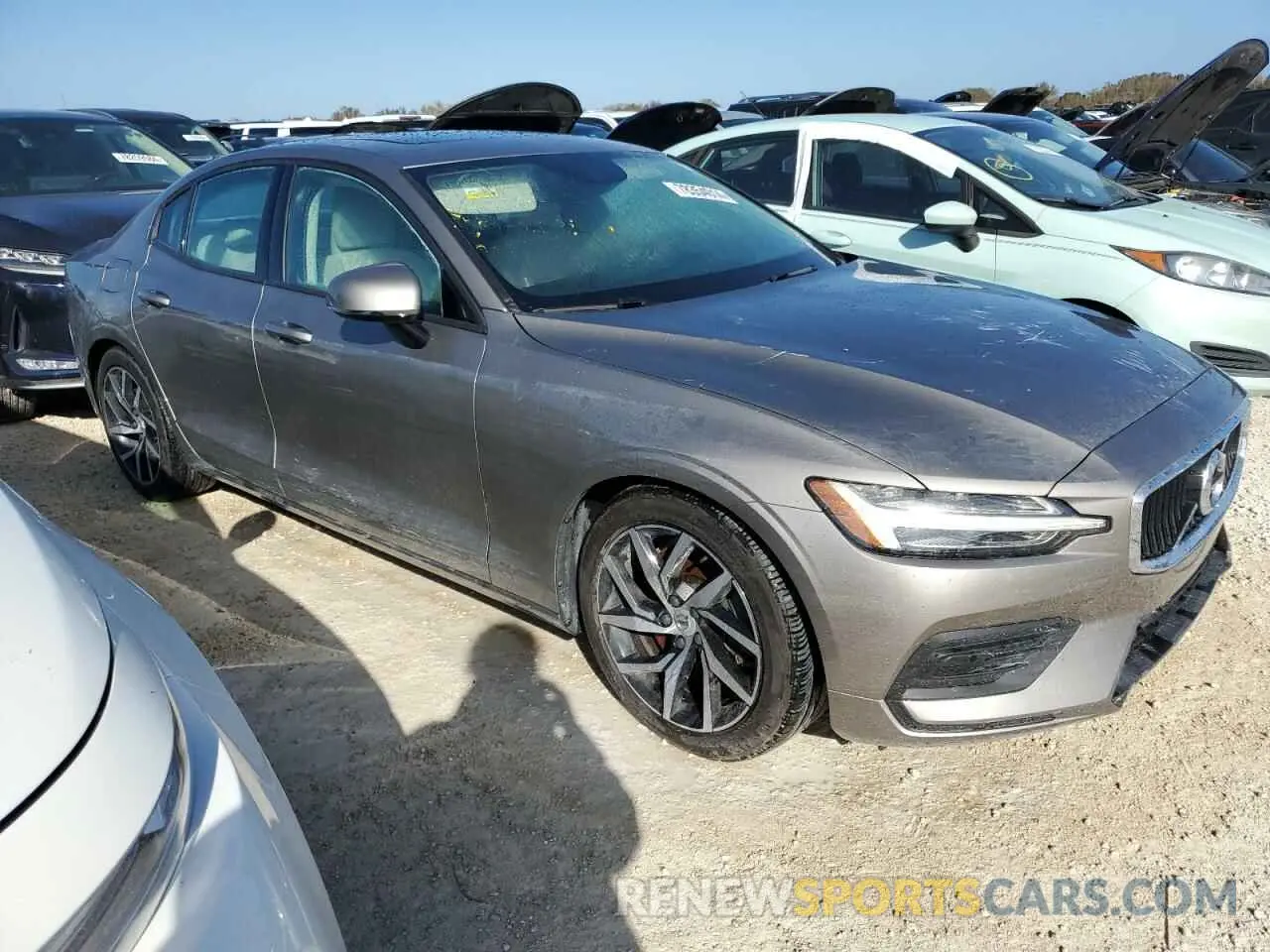 4 Photograph of a damaged car 7JRA22TK9KG015261 VOLVO S60 2019