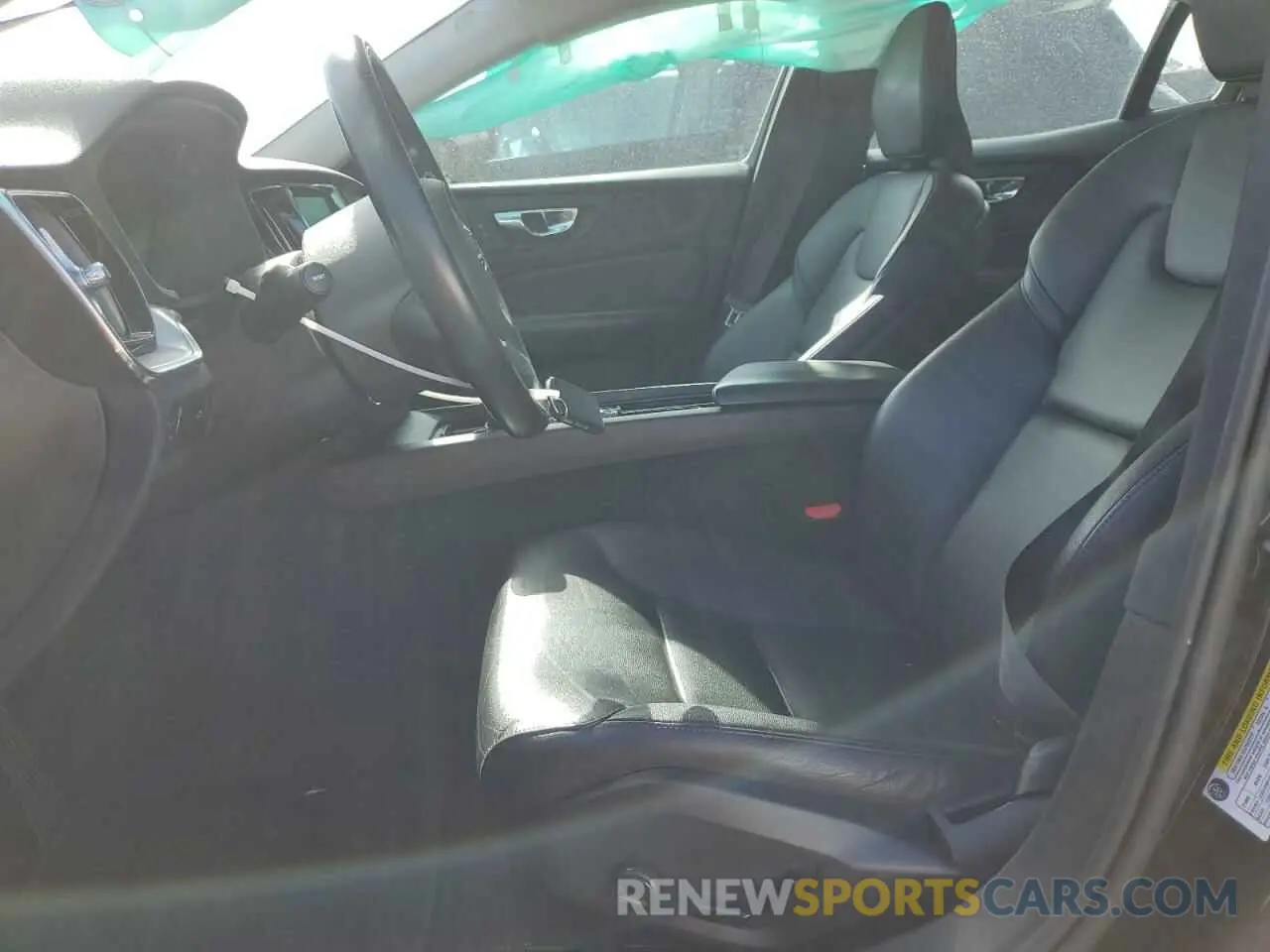 7 Photograph of a damaged car 7JRA22TKXKG002714 VOLVO S60 2019