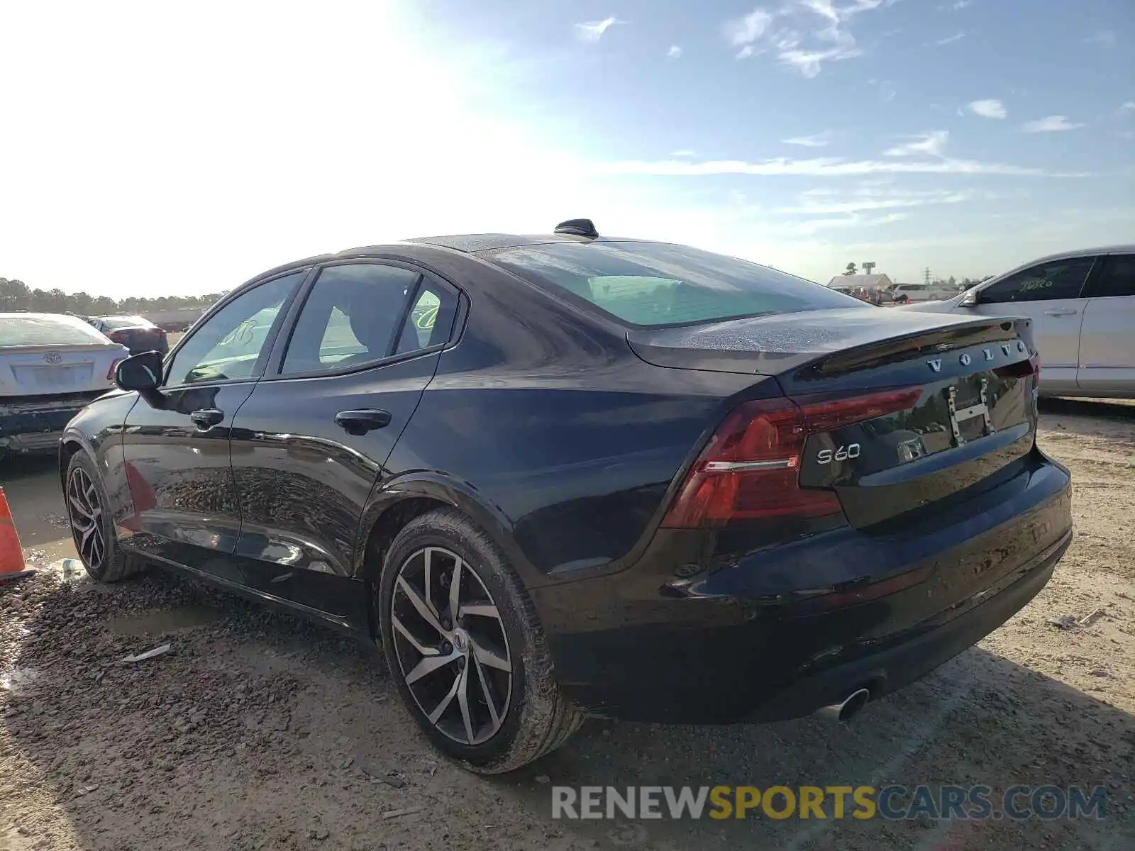 3 Photograph of a damaged car 7JRA22TKXKG004351 VOLVO S60 2019