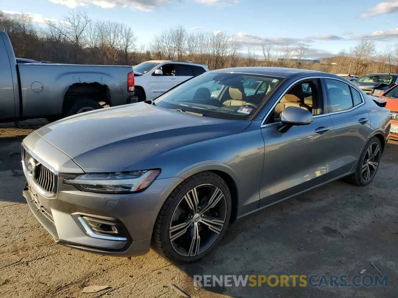 1 Photograph of a damaged car 7JRA22TL0KG001810 VOLVO S60 2019