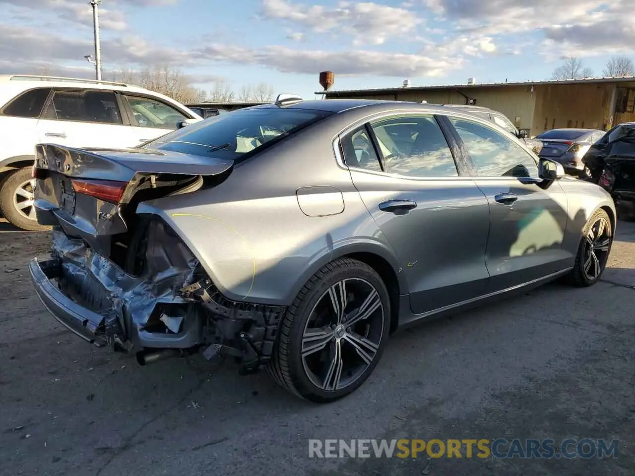 3 Photograph of a damaged car 7JRA22TL0KG001810 VOLVO S60 2019