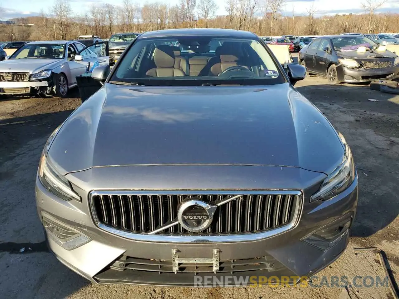 5 Photograph of a damaged car 7JRA22TL0KG001810 VOLVO S60 2019