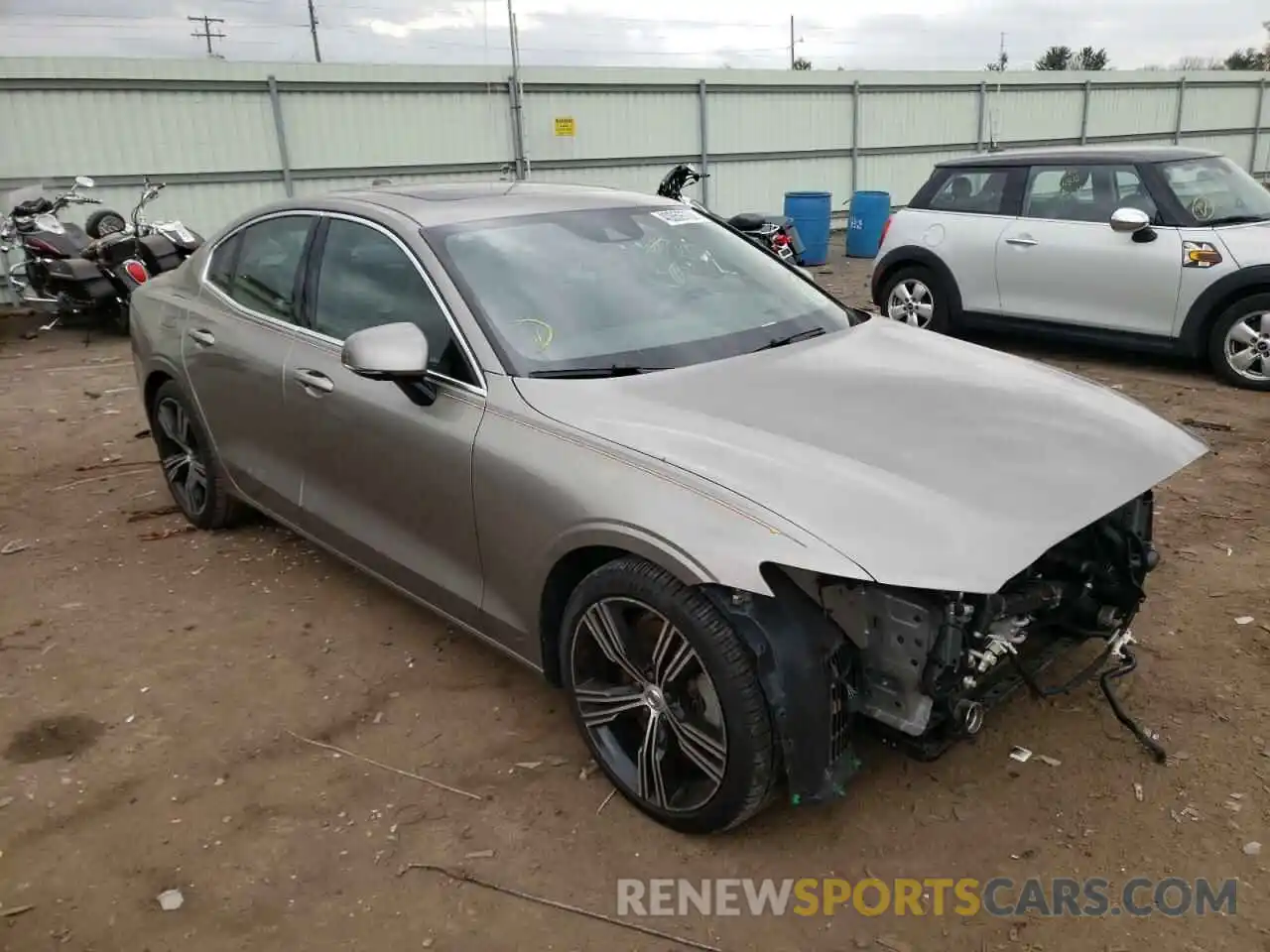 1 Photograph of a damaged car 7JRA22TL0KG005288 VOLVO S60 2019