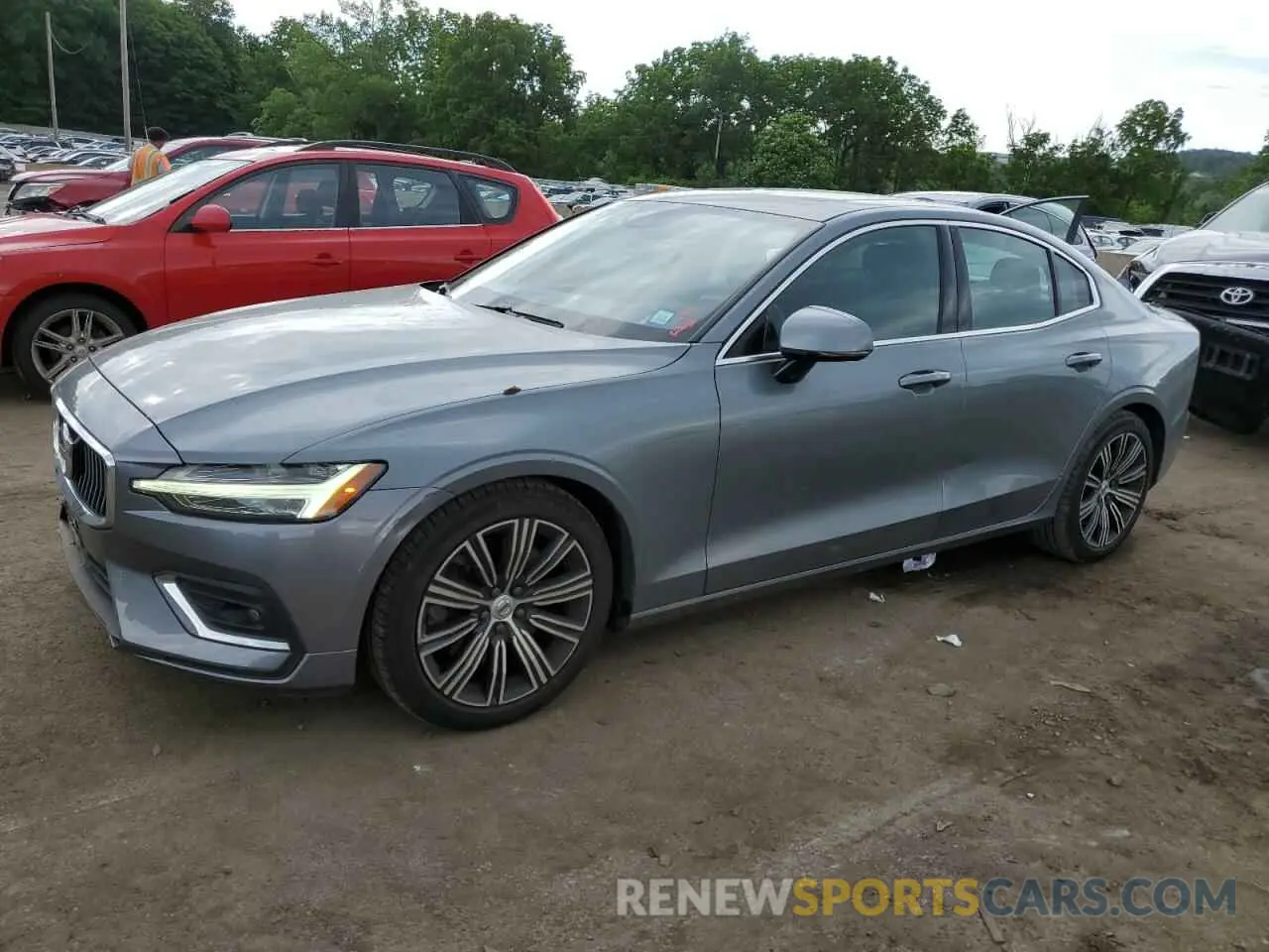1 Photograph of a damaged car 7JRA22TL0KG007154 VOLVO S60 2019