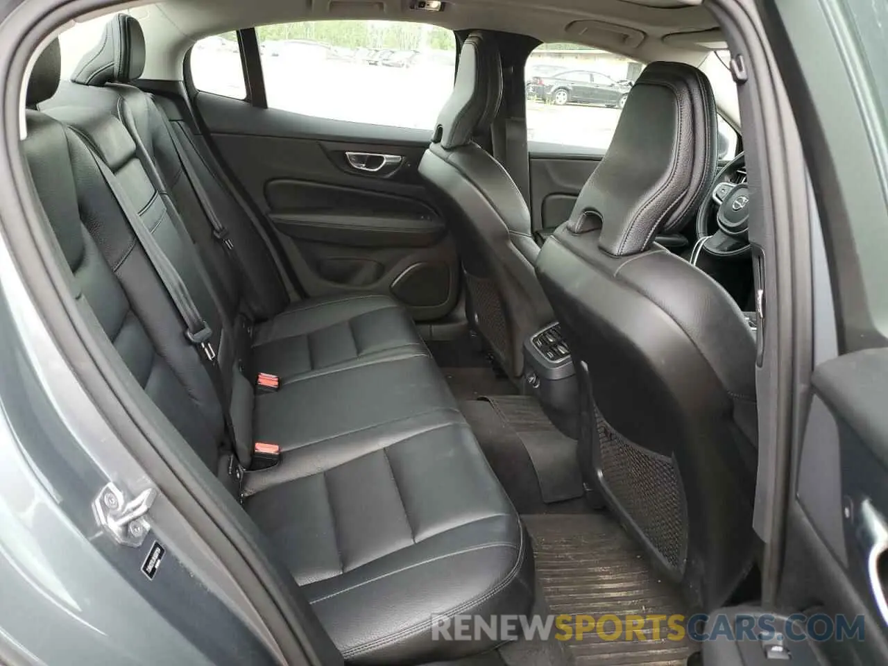 10 Photograph of a damaged car 7JRA22TL0KG007154 VOLVO S60 2019